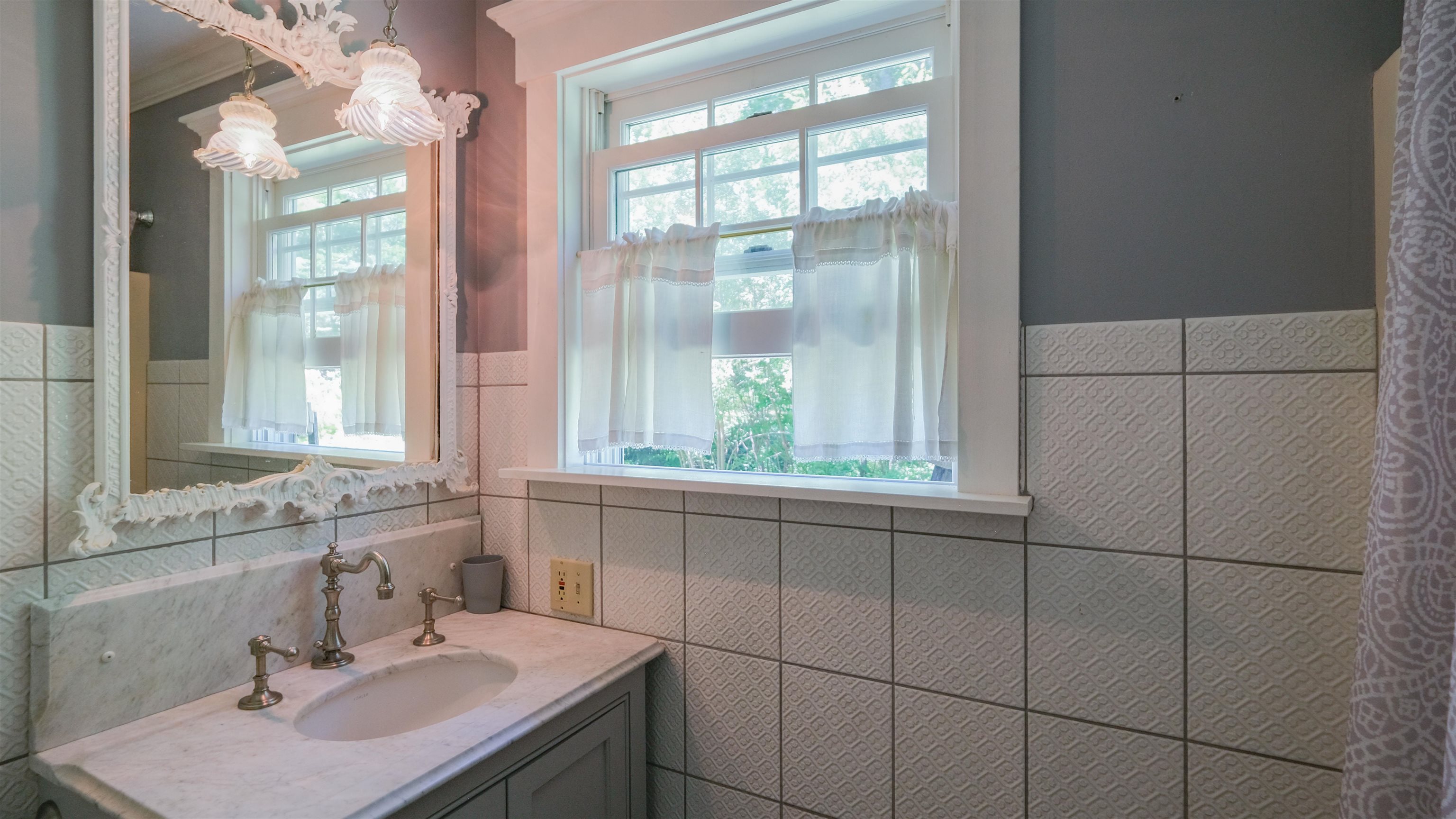 Full Bathroom 25930348