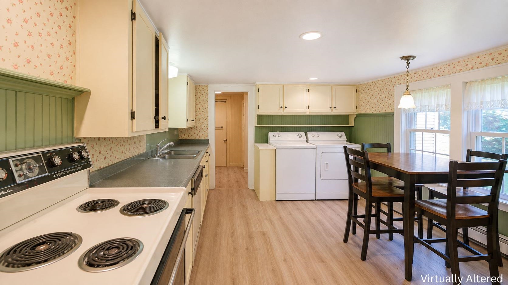 Apartment Eat-In Kitchen 25939834