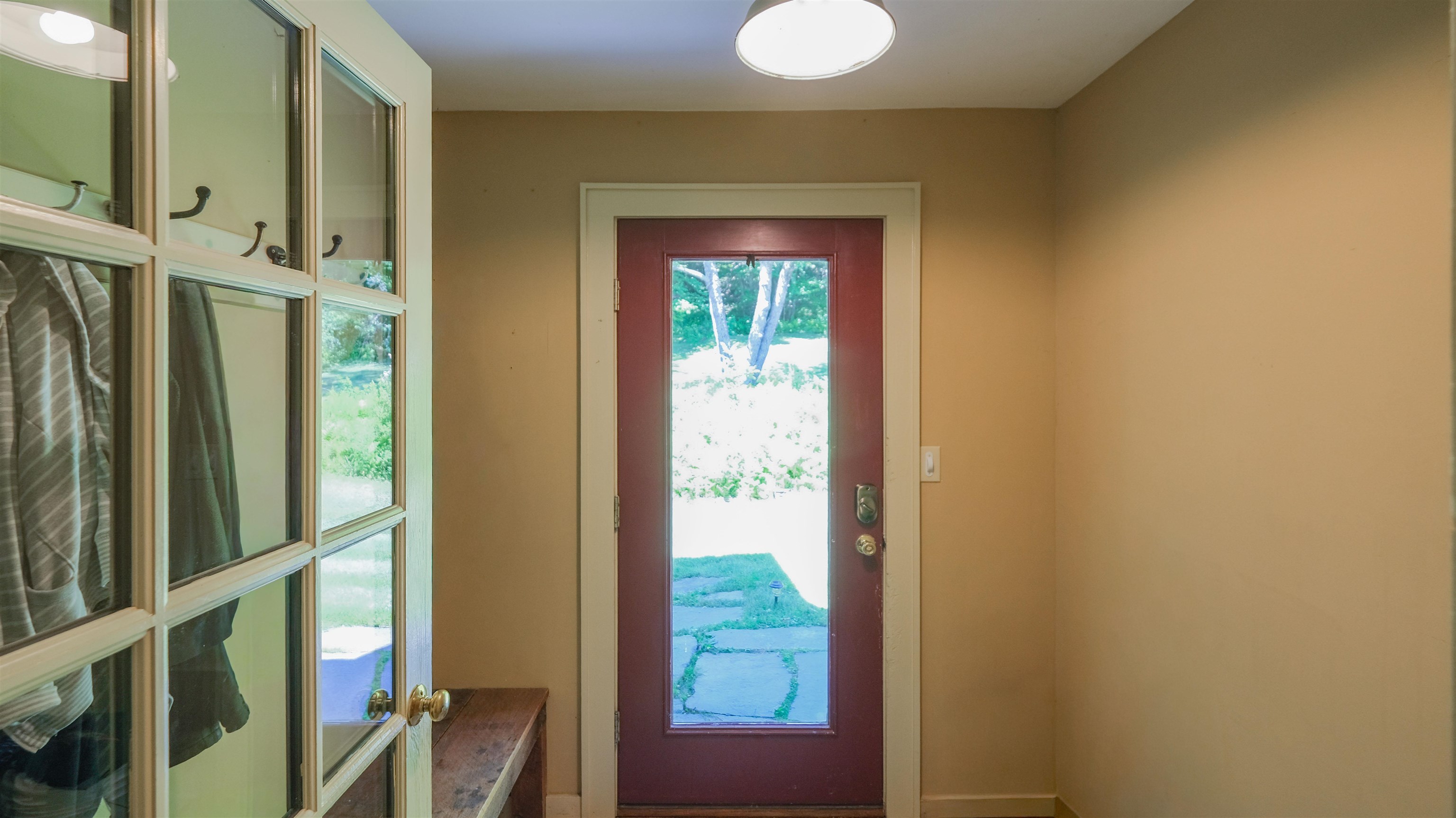 Main House Entry 25930325