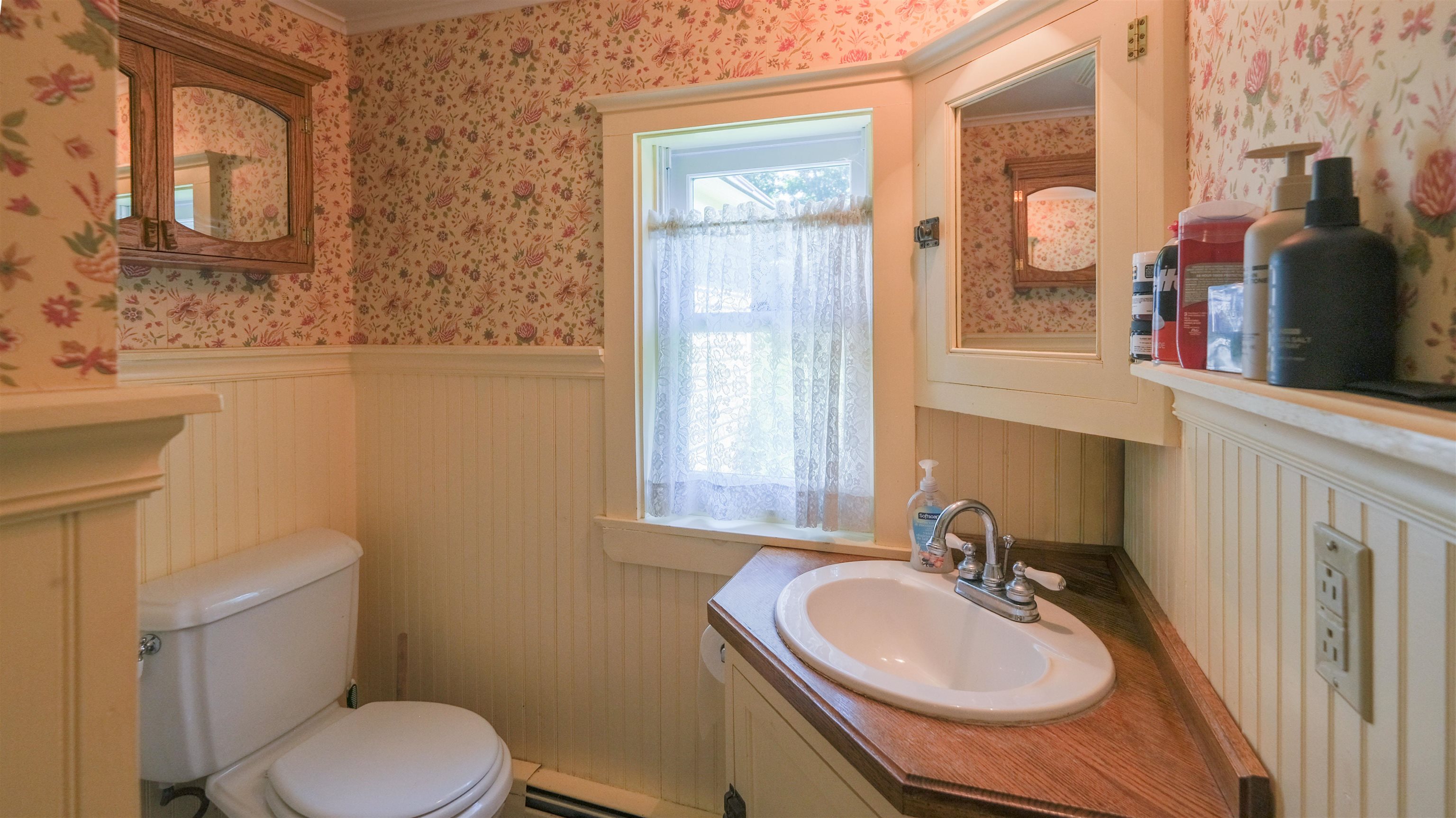 Apartment Bathroom 25930437
