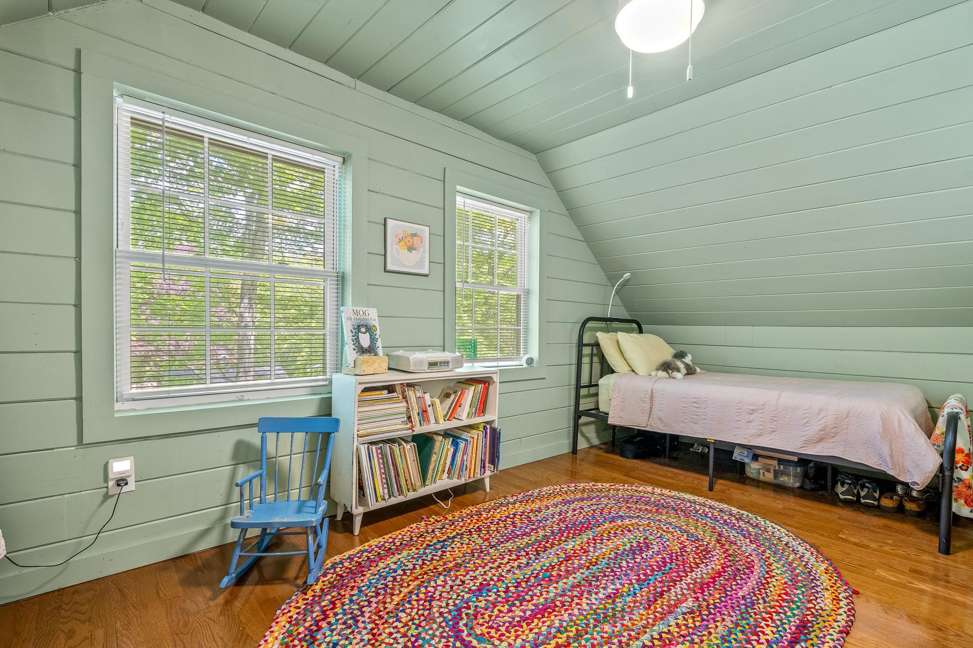 bedroom 2 (2nd floor)