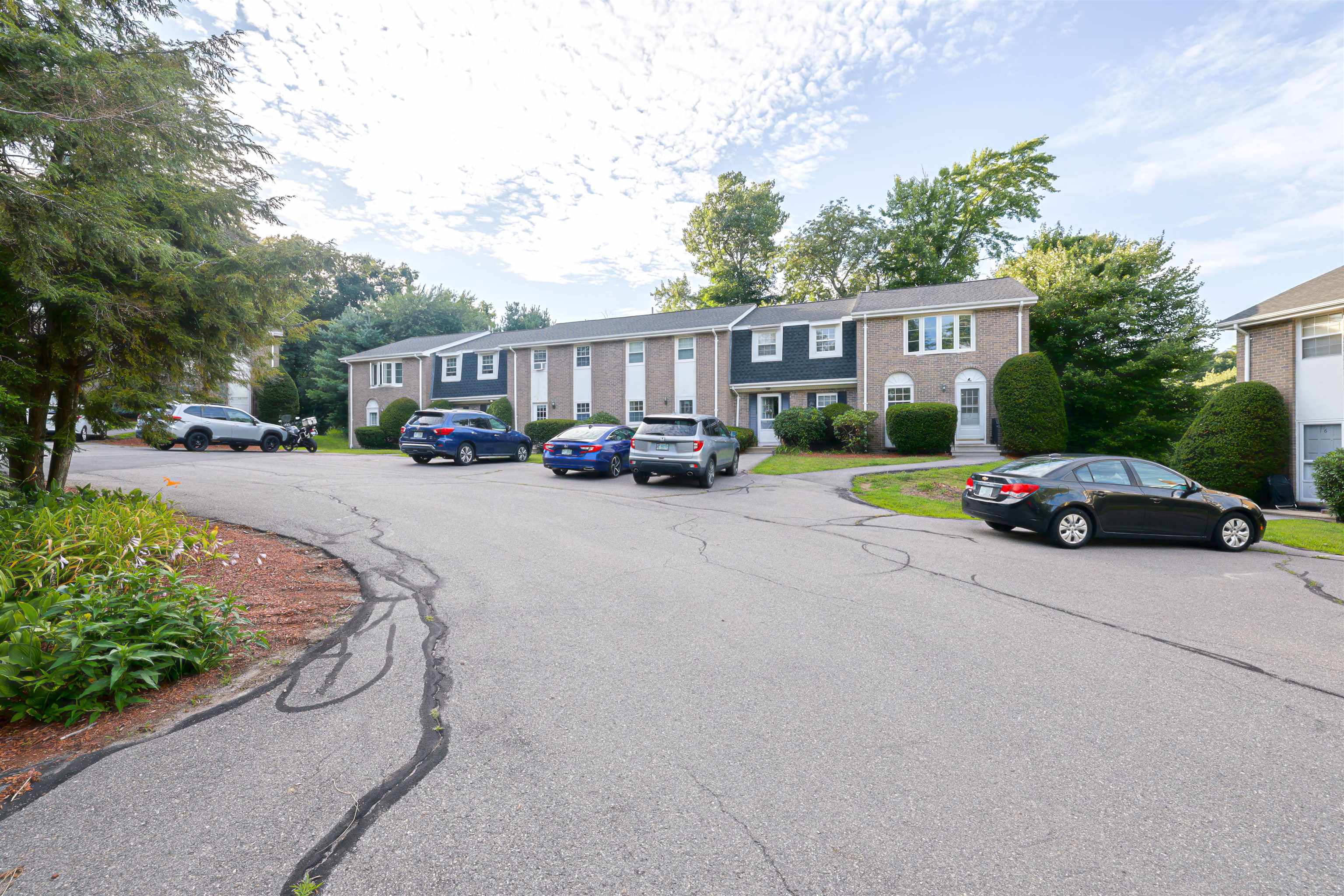 7 Fieldstone Dr, Londonderry, NH 03053