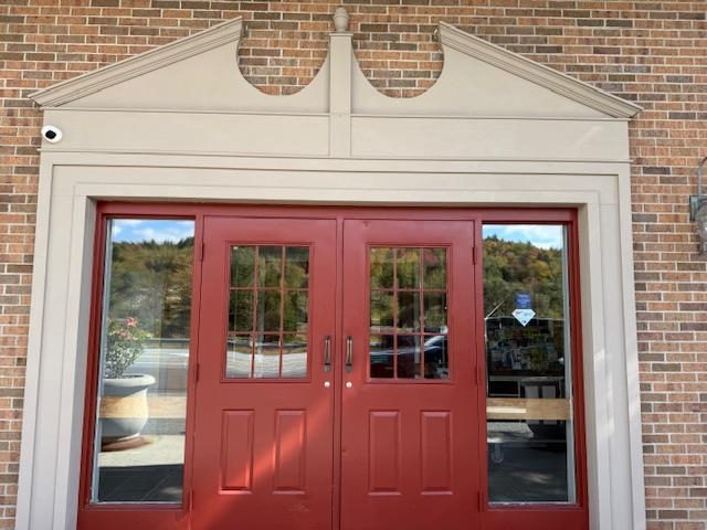 Entry to the Building and Amenities