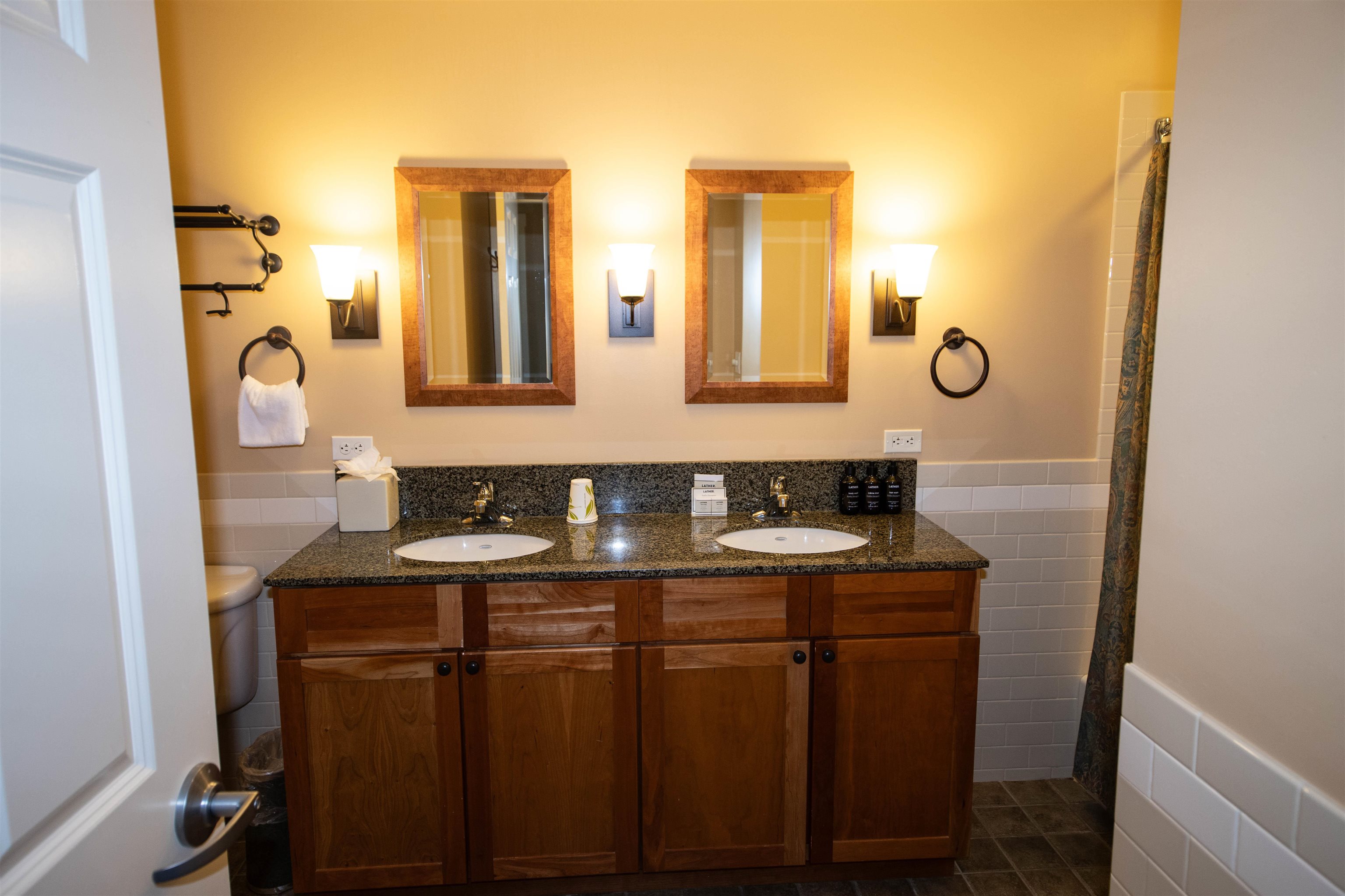 Full bath in lock out Inn room