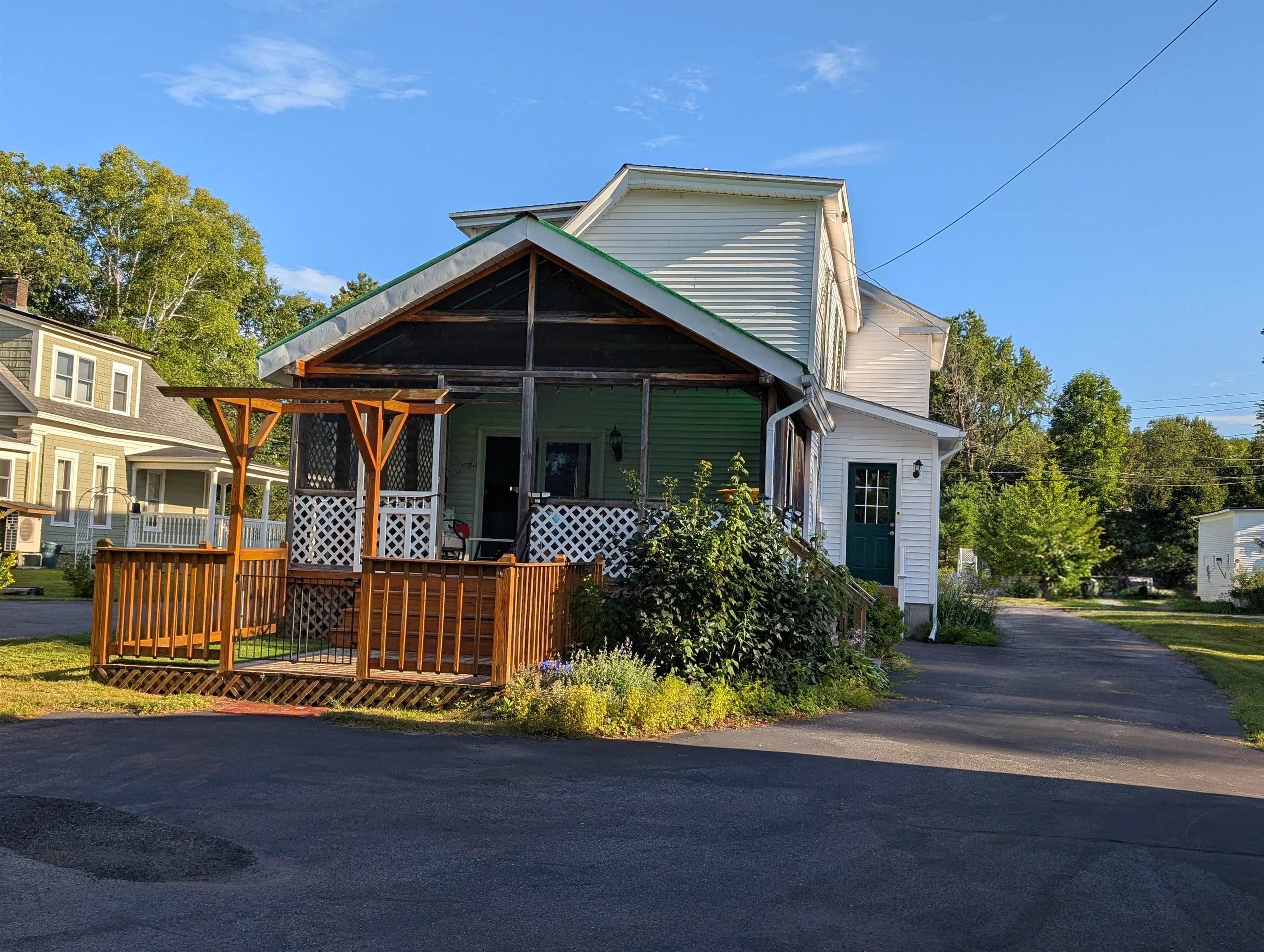 18 Pleasant St, Lancaster, NH 03584