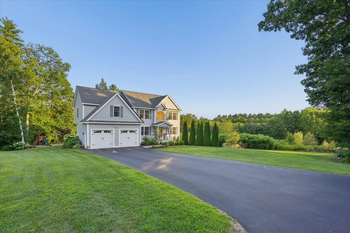 40 Seavey Dr, Auburn, NH 03032-3551