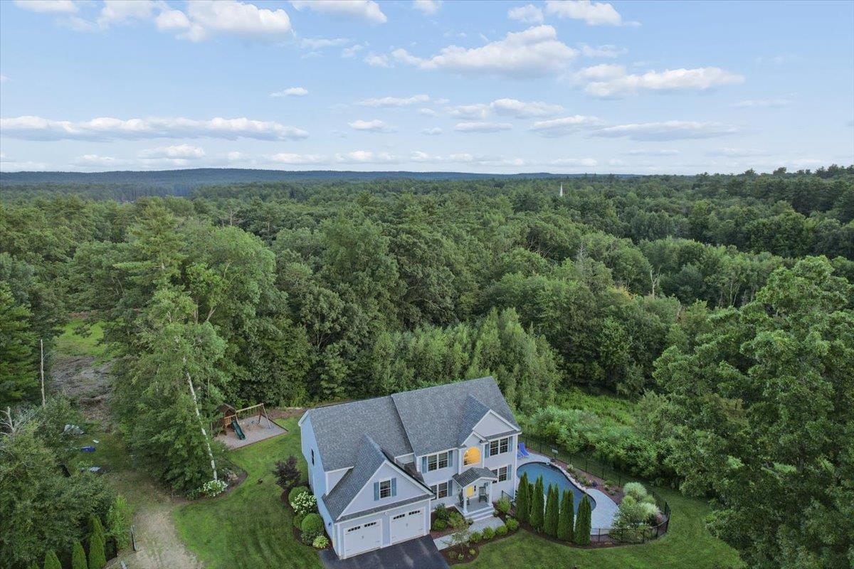 40 Seavey Dr, Auburn, NH 03032-3551