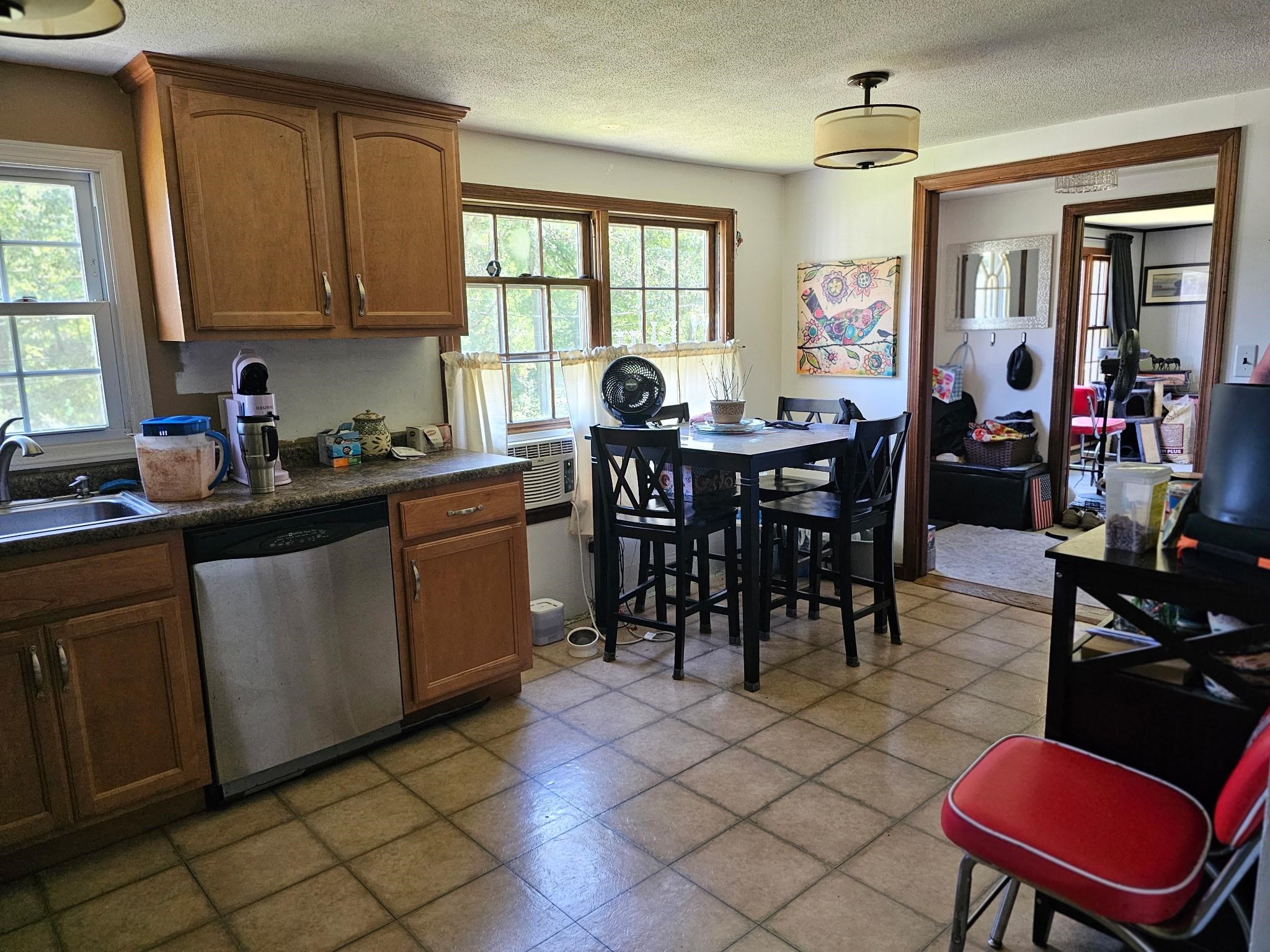 72 Greeley St, Hudson, NH 03051