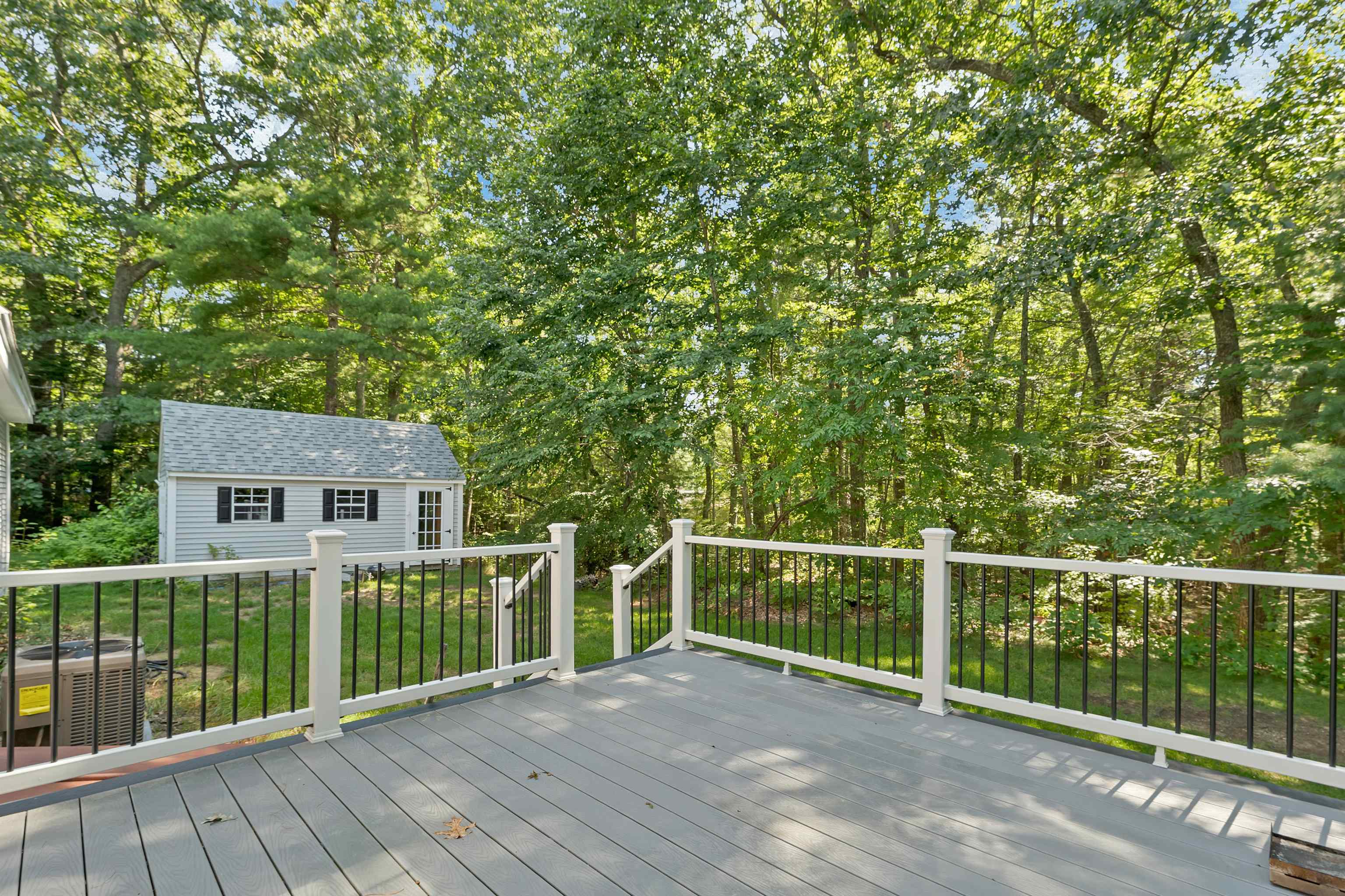 10 Beechwood Rd, Sandown, NH 03873