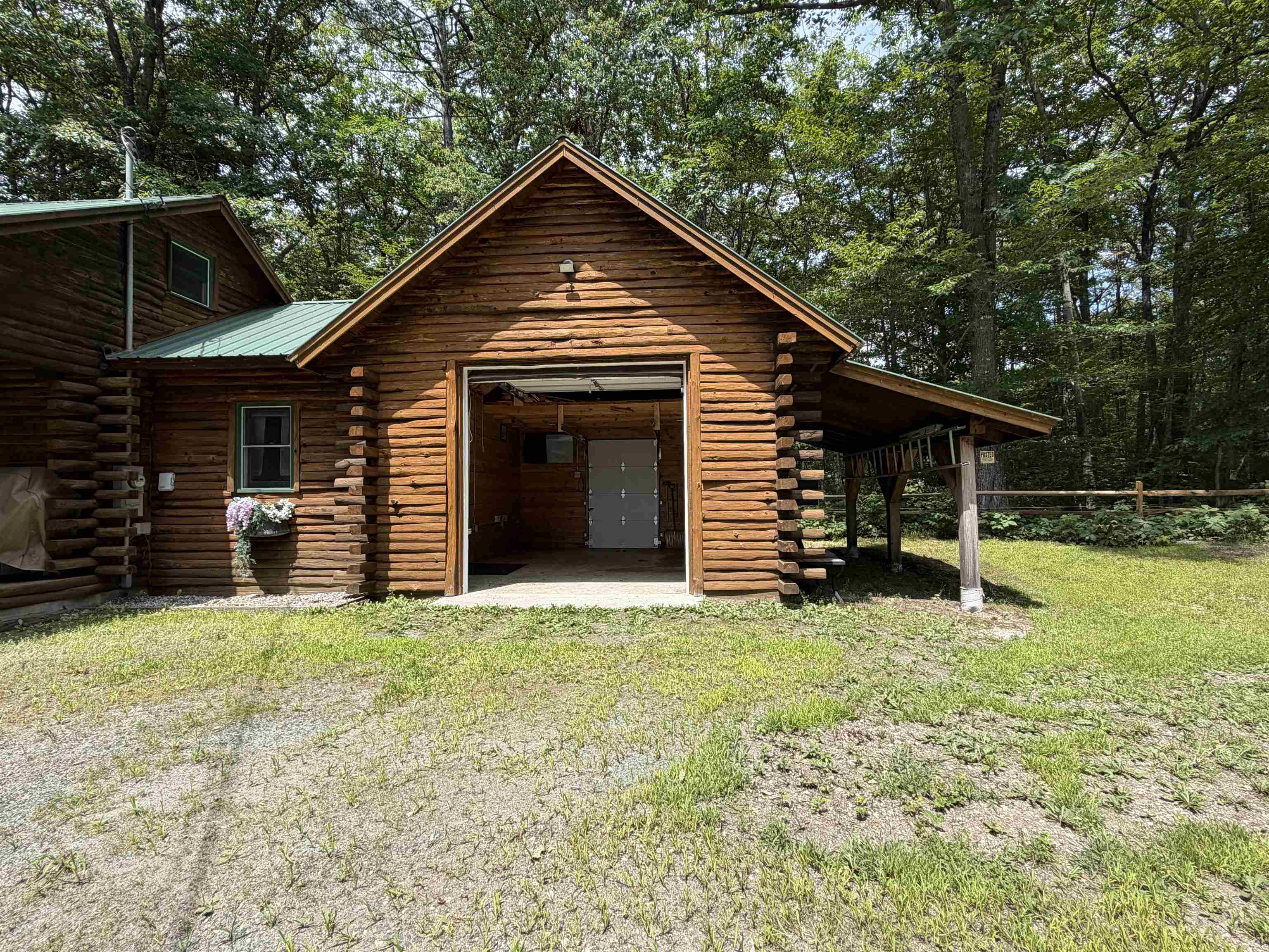 Drive-through Garage 25917333
