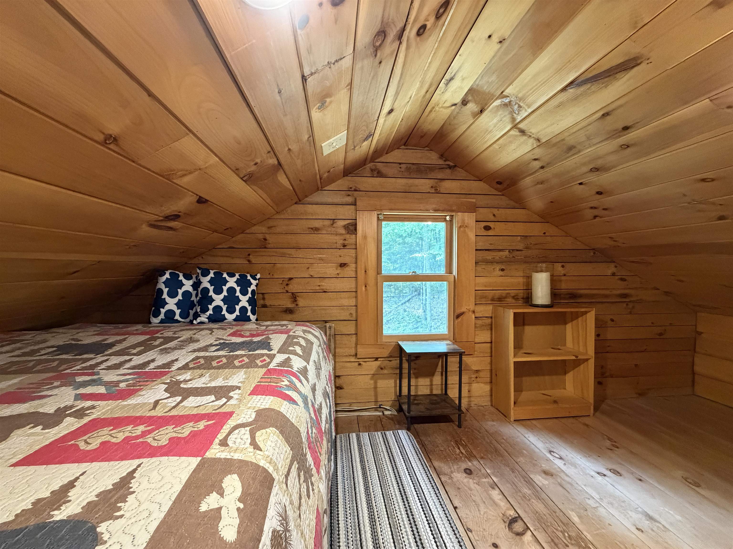 2nd Story Loft 25917330