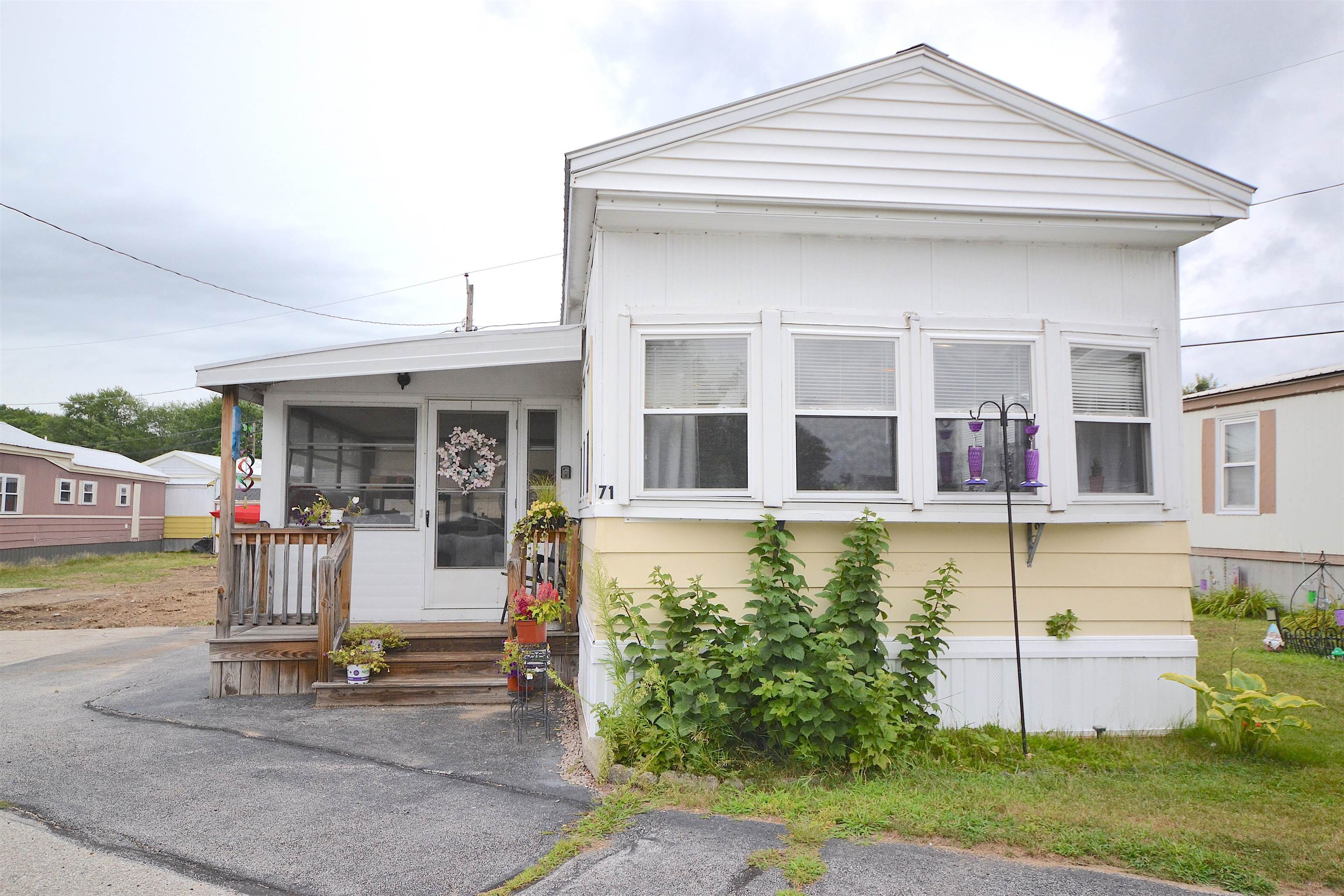 71 Marlette Ave, Hooksett, NH 03106