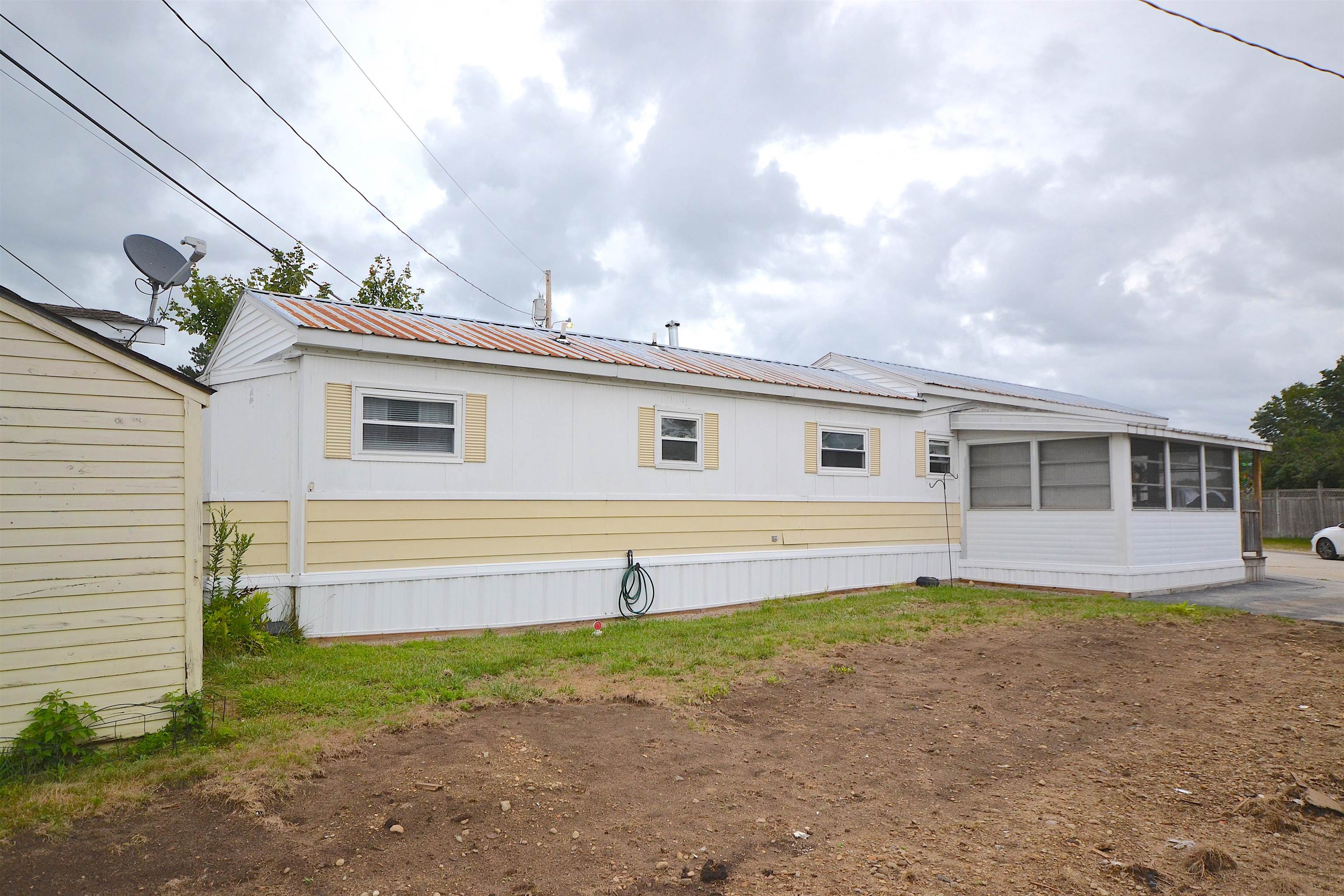 71 Marlette Ave, Hooksett, NH 03106