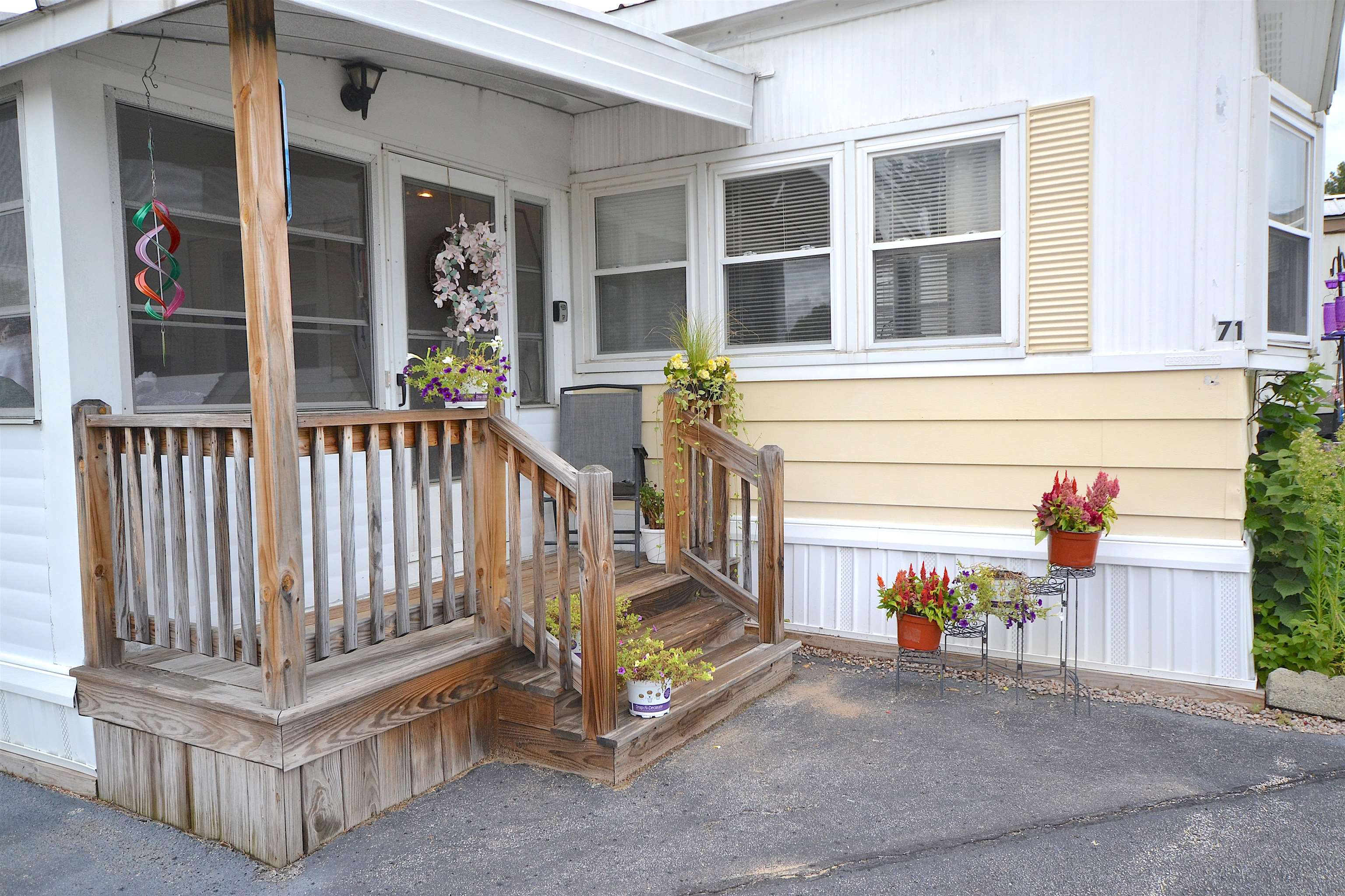 71 Marlette Ave, Hooksett, NH 03106
