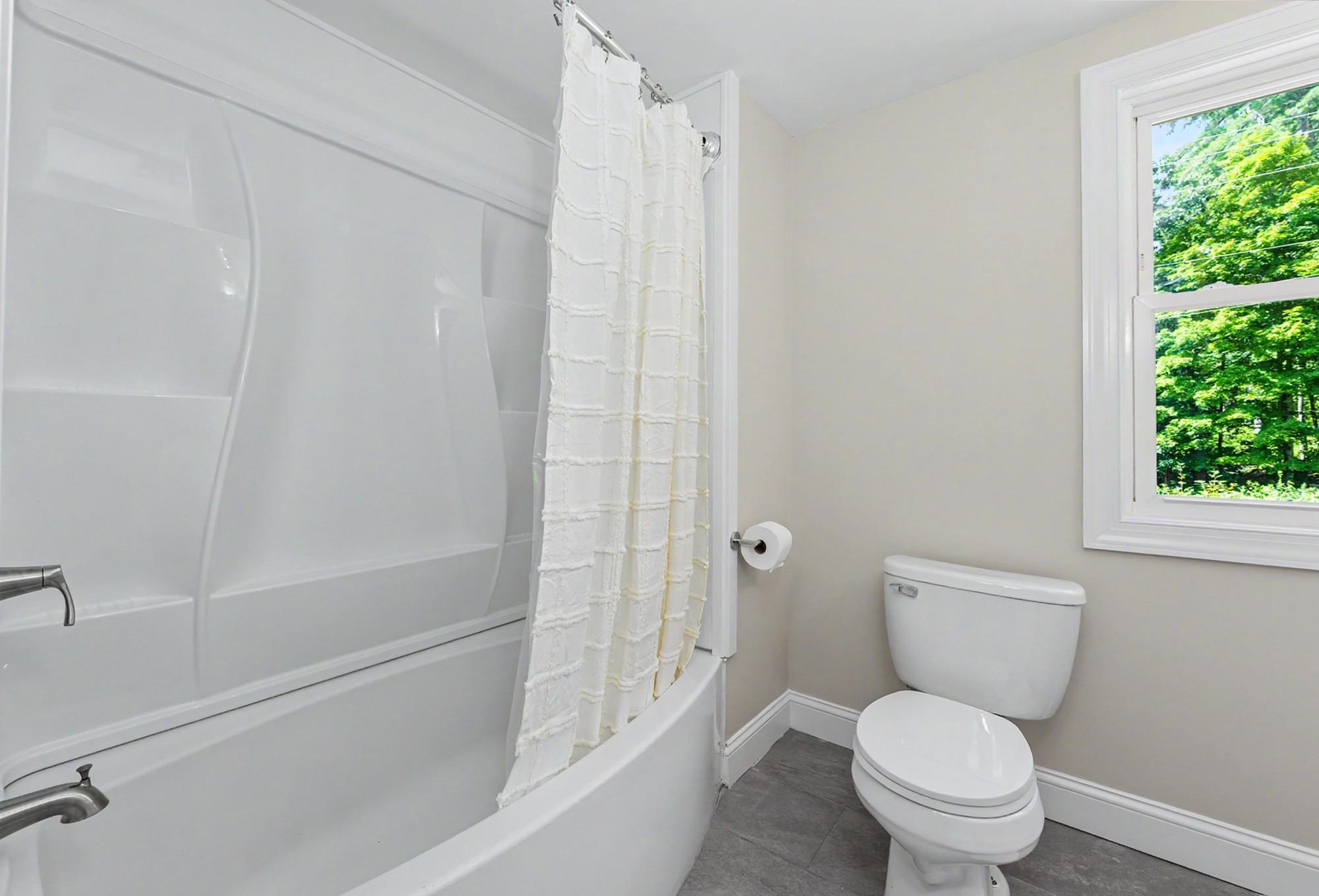 11 Wood Ln, Hollis, NH 03049