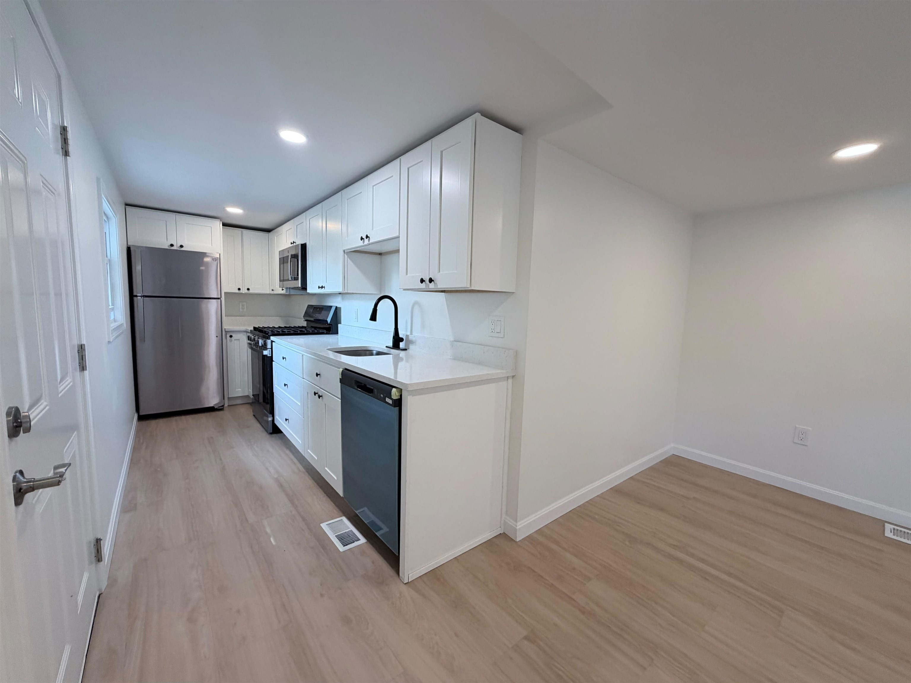 35 Highland Ave, Derry, NH 03038