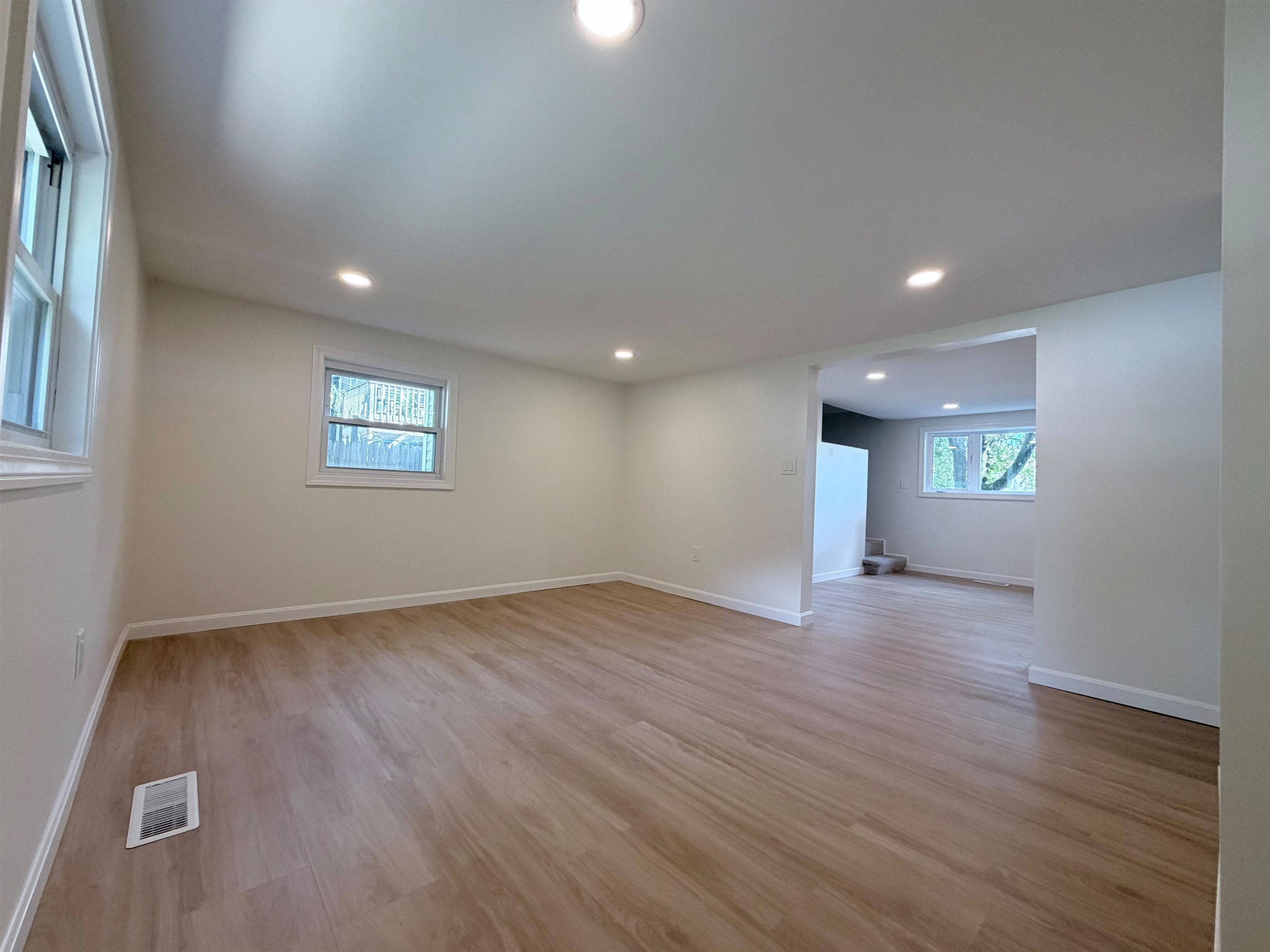 35 Highland Ave, Derry, NH 03038