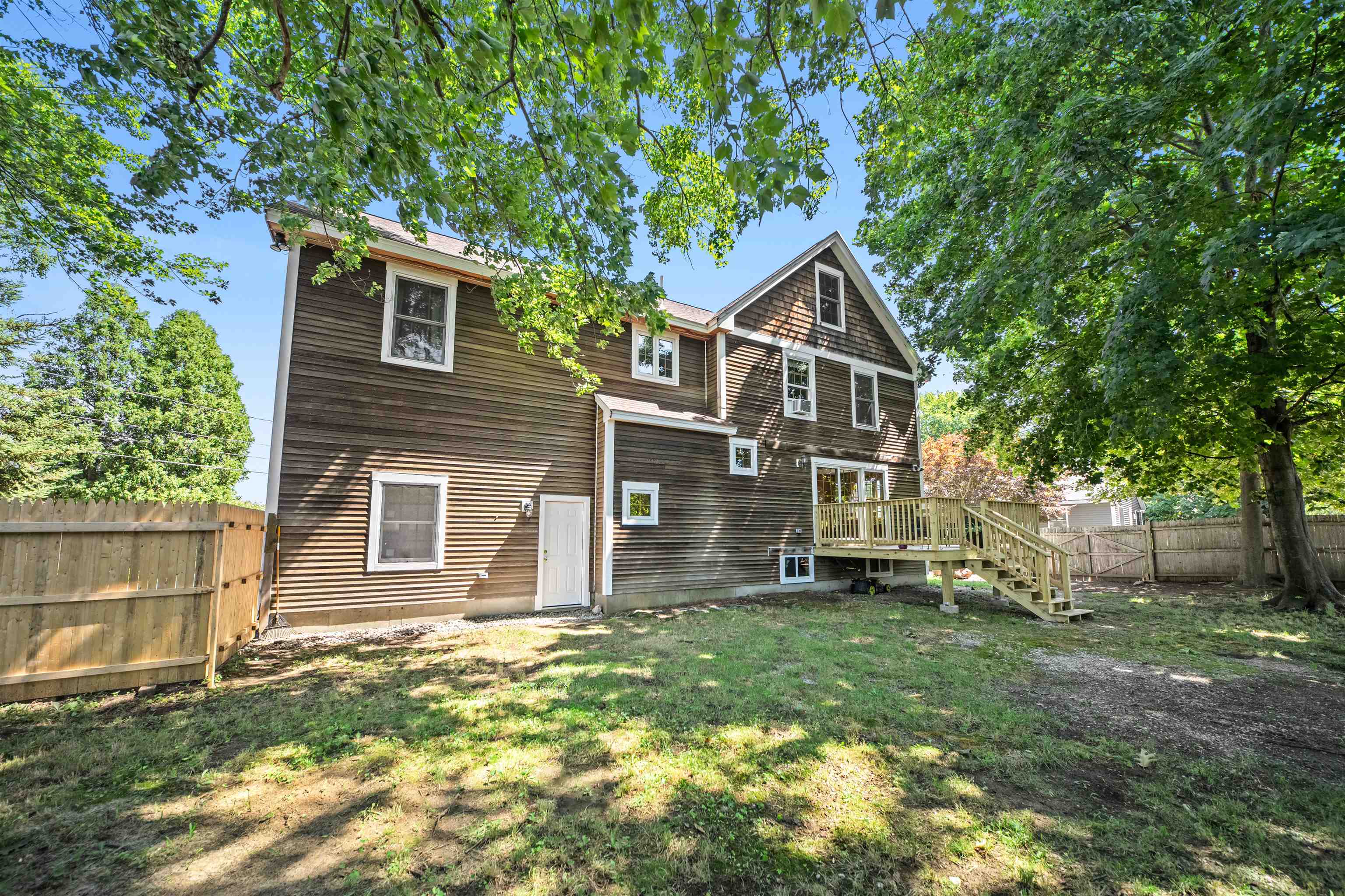 24 Wentworth Ter, Dover, NH 03820