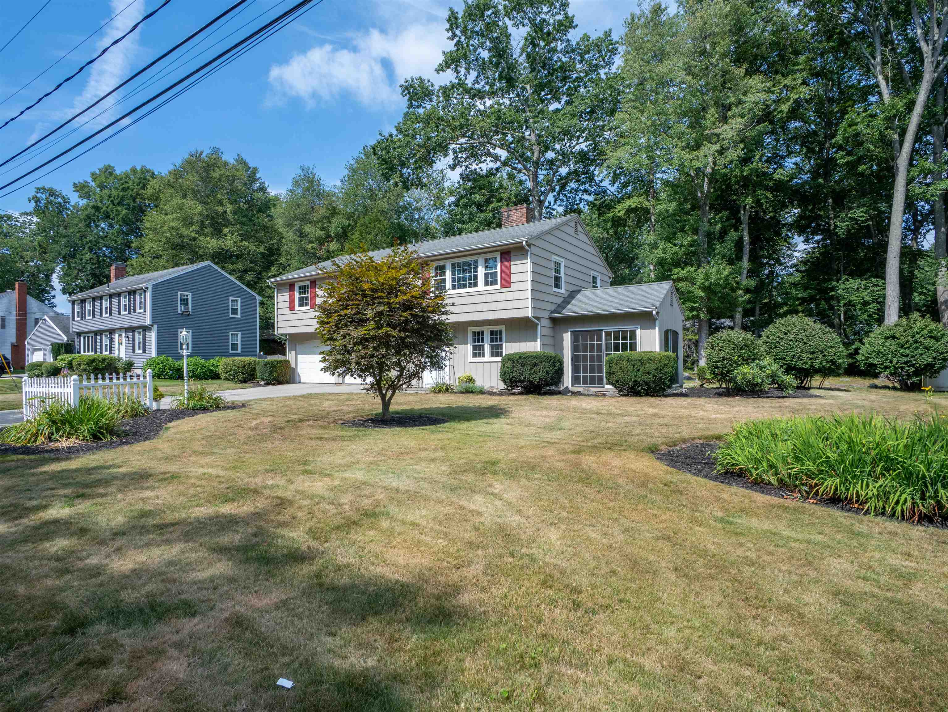 16 Longwood Dr, Hampton, NH 03842