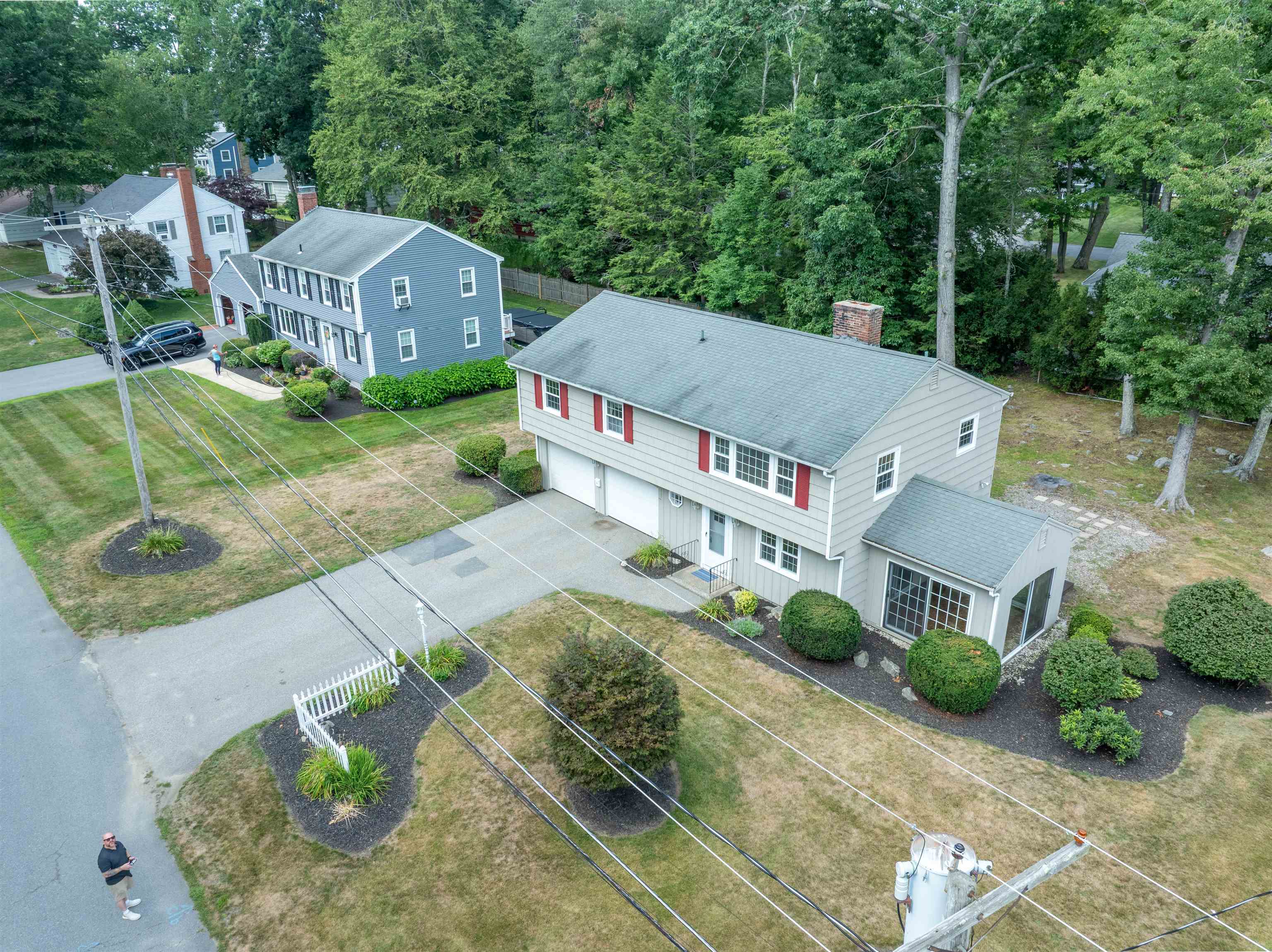 16 Longwood Dr, Hampton, NH 03842
