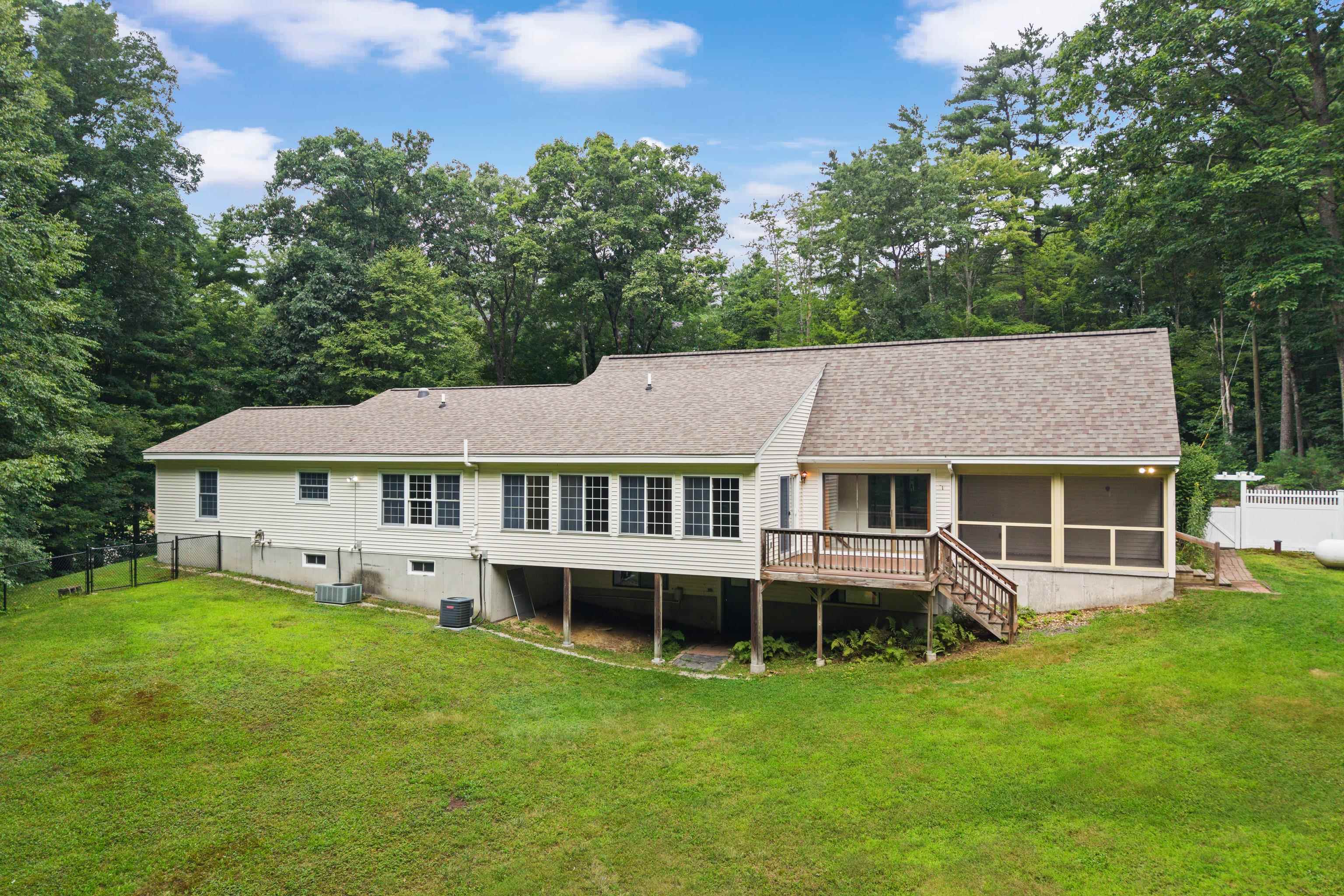 34 Old Milford Rd, Amherst, NH 03031