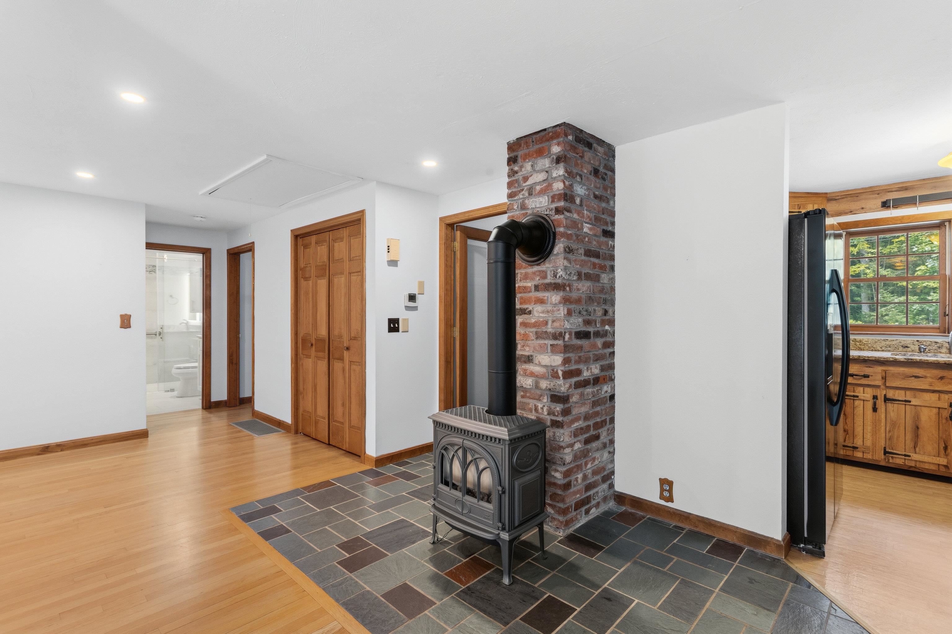34 Old Milford Rd, Amherst, NH 03031