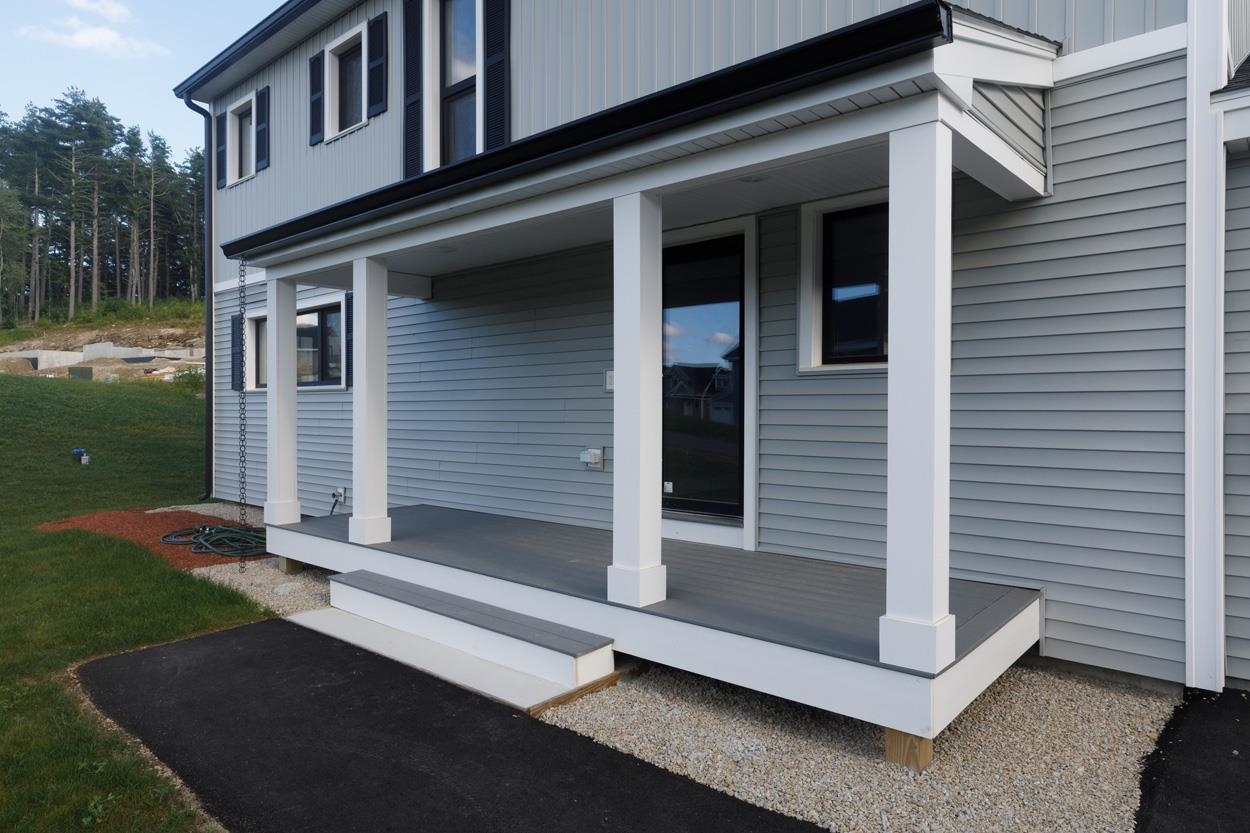 39 Windsor Ln #A, Hudson, NH 03051
