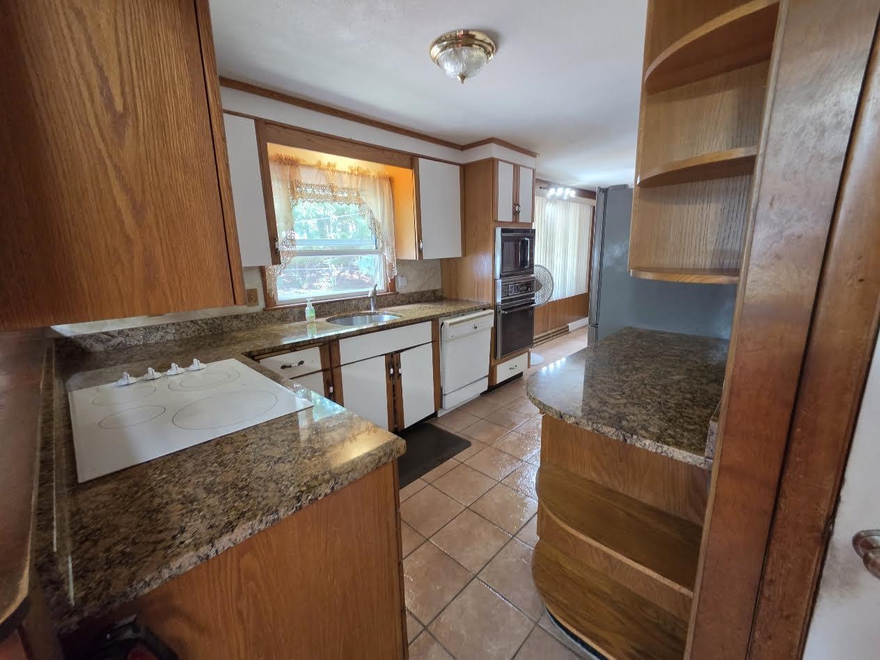 15 Budron Ave, Salem, NH 03079-4446