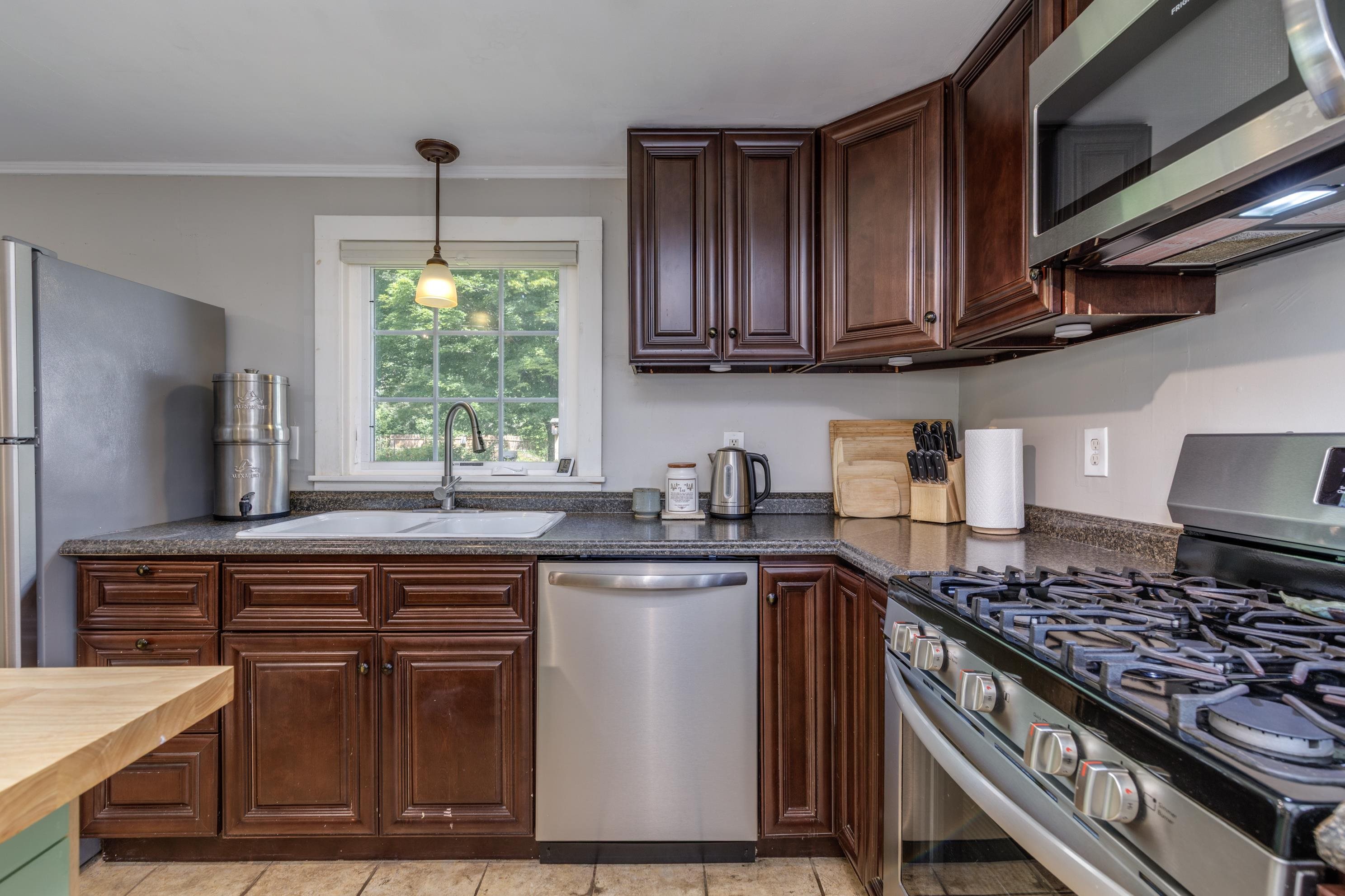 60 Mountain Rd, Concord, NH 03301