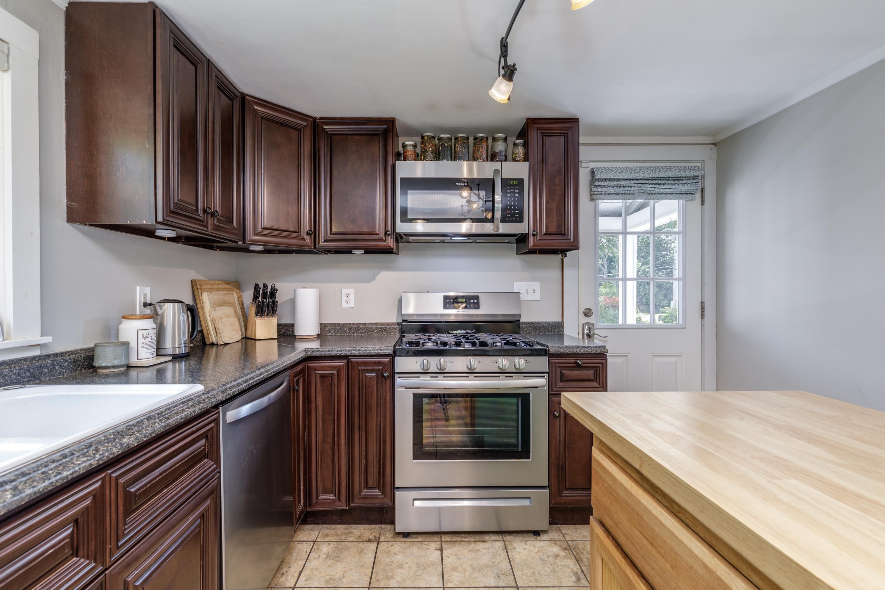 60 Mountain Rd, Concord, NH 03301