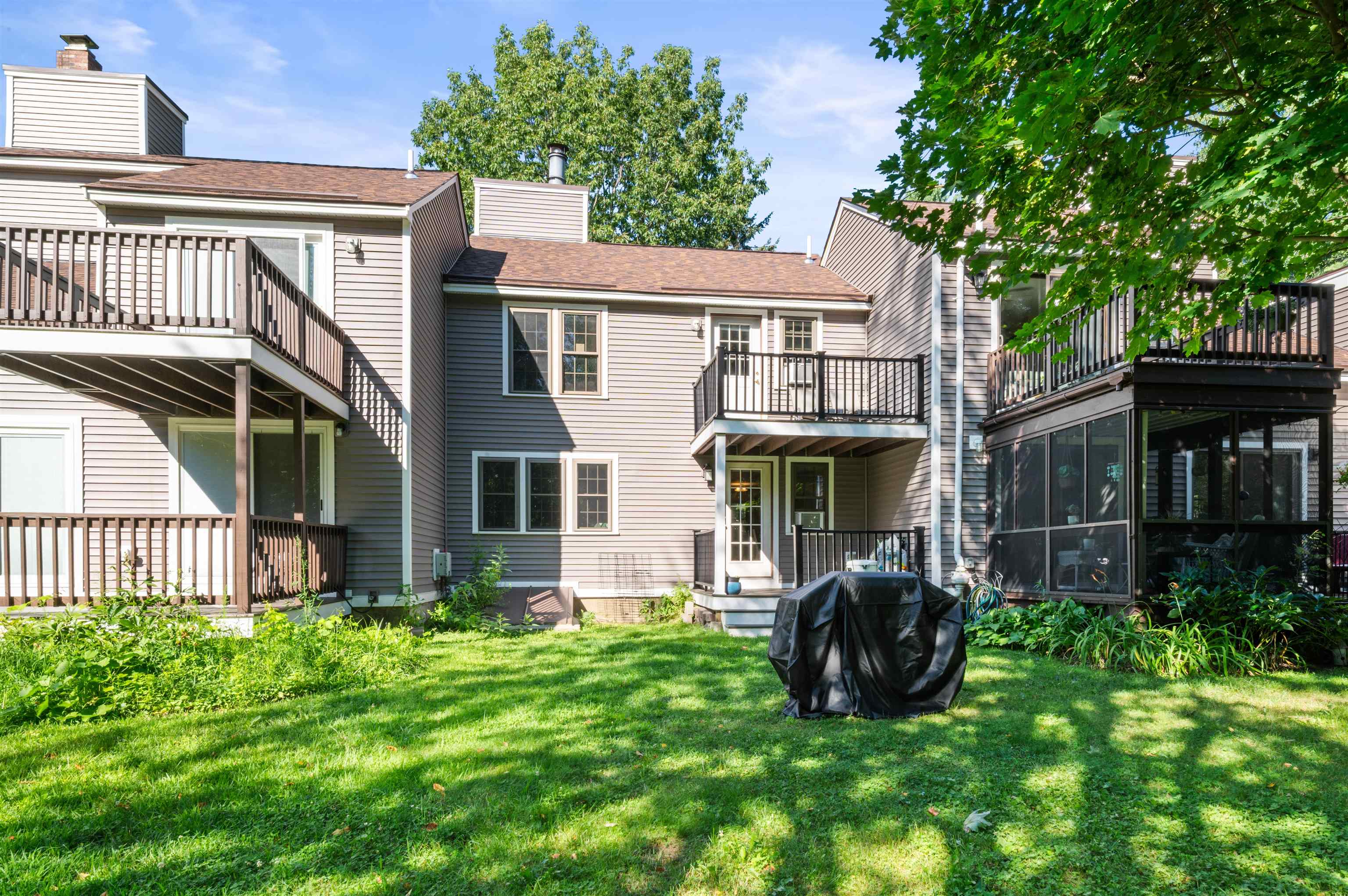 20 Kirriemuir Rd, Stratham, NH 03885