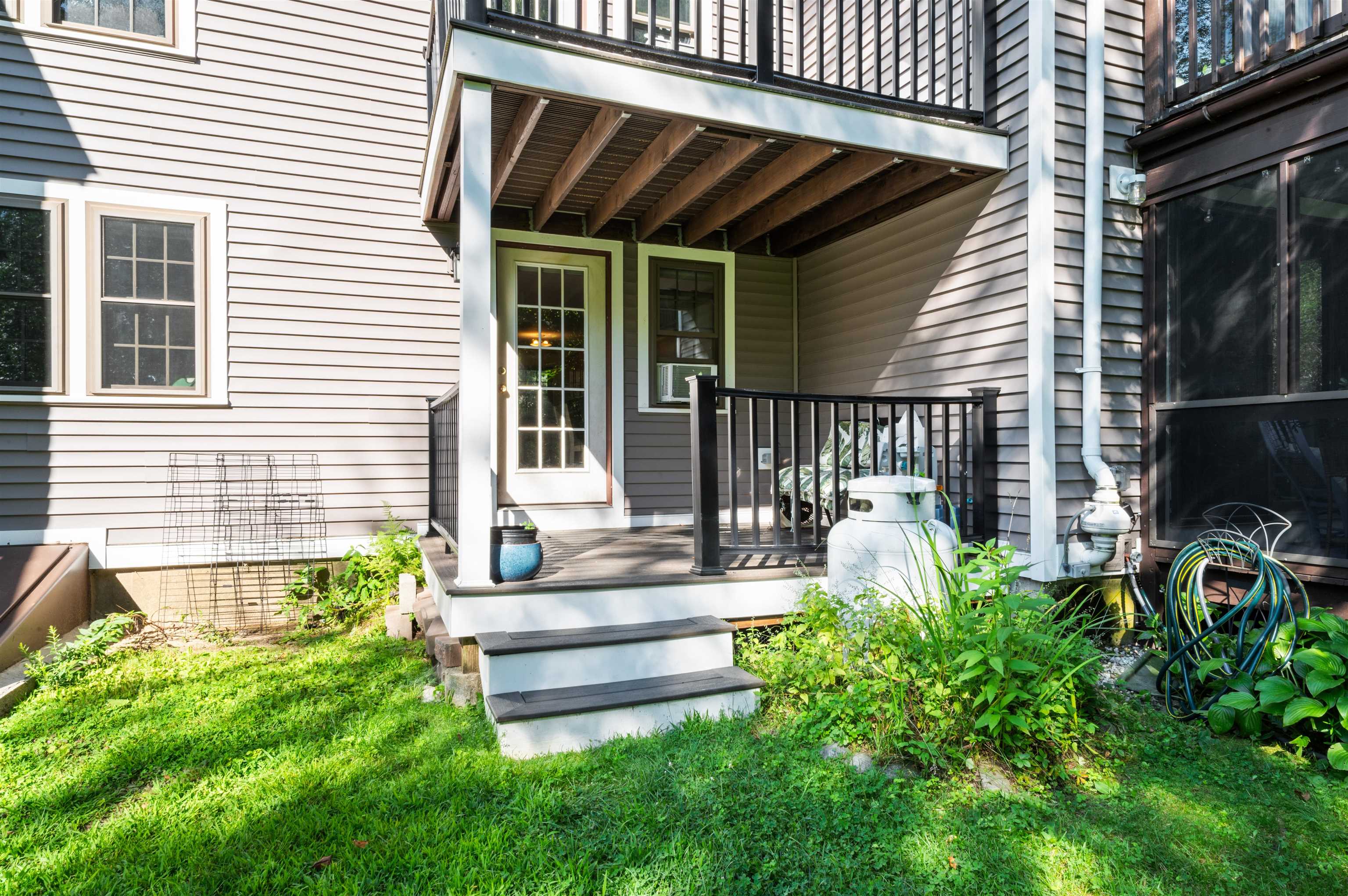20 Kirriemuir Rd, Stratham, NH 03885