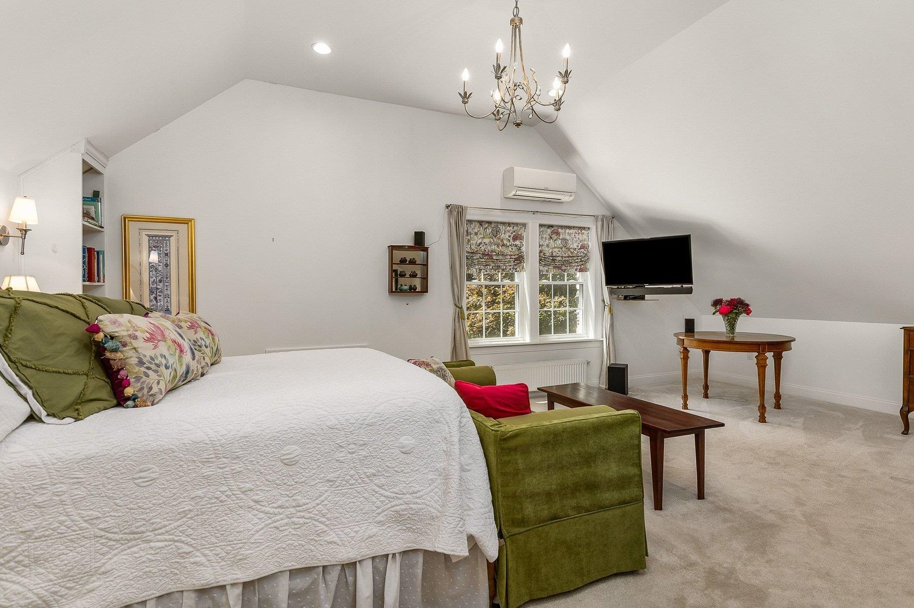 26 Mast Rd, Lee, NH 03861