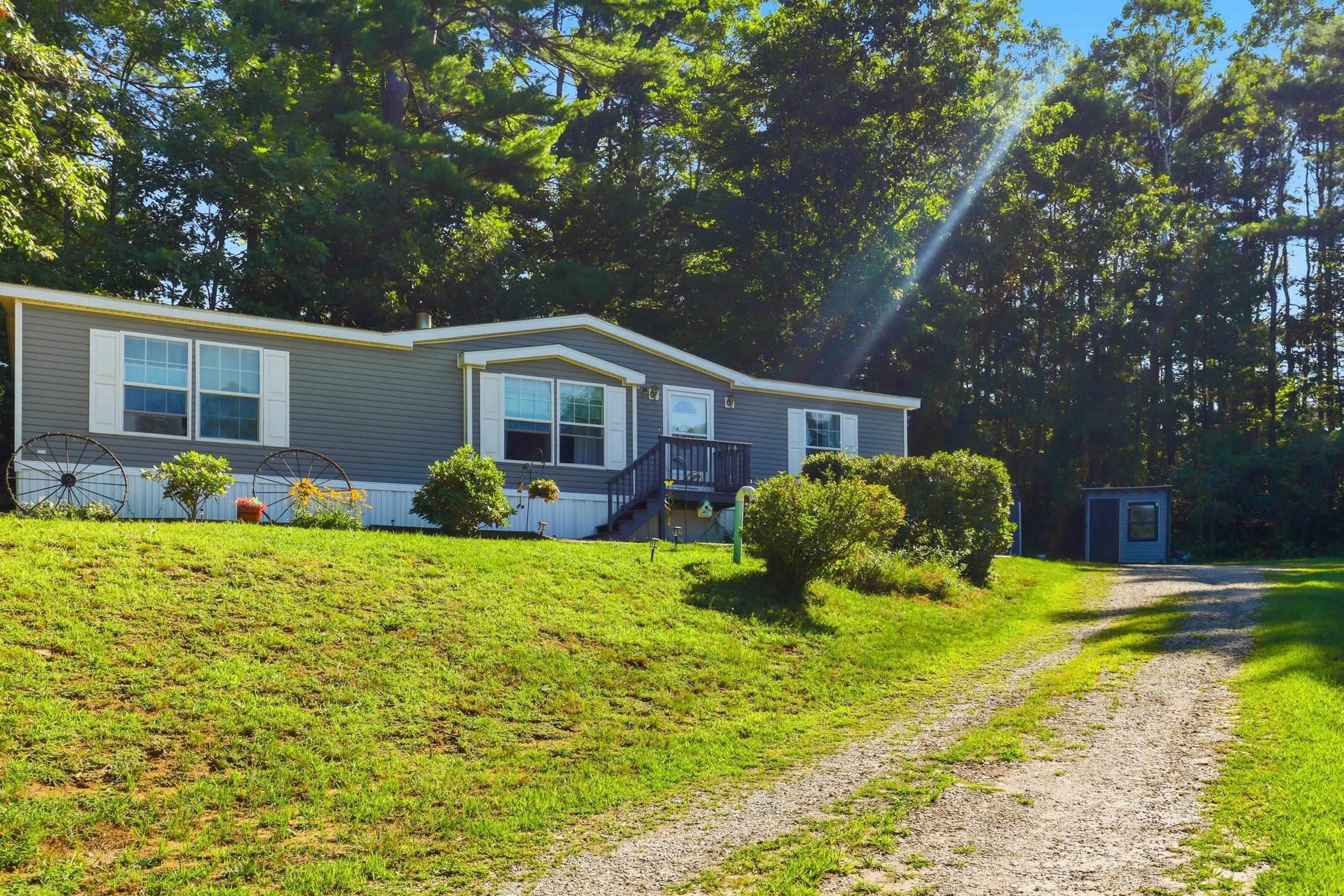62 Summer St, Northfield, NH 03276