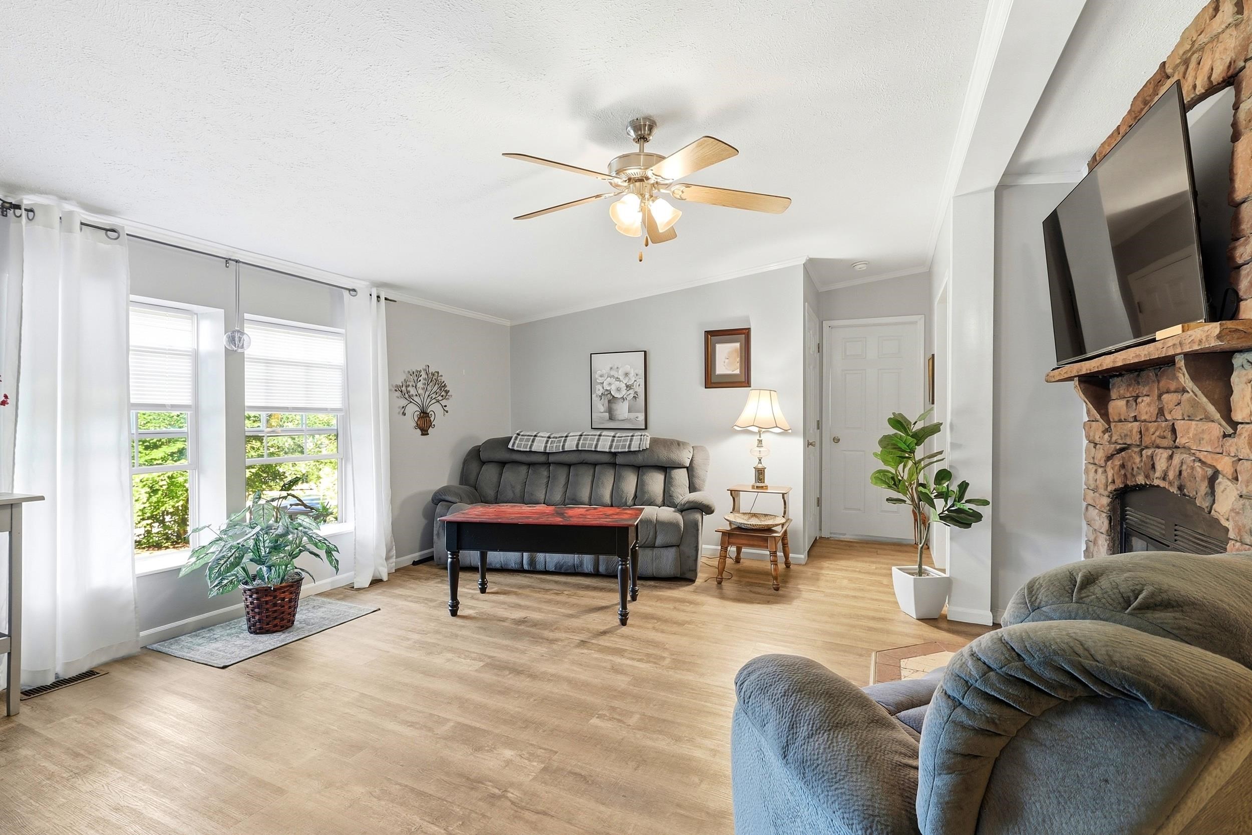 62 Summer St, Northfield, NH 03276