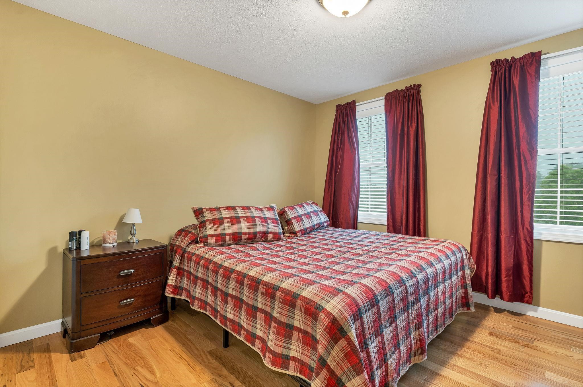 1 Jake Rd, Londonderry, NH 03053
