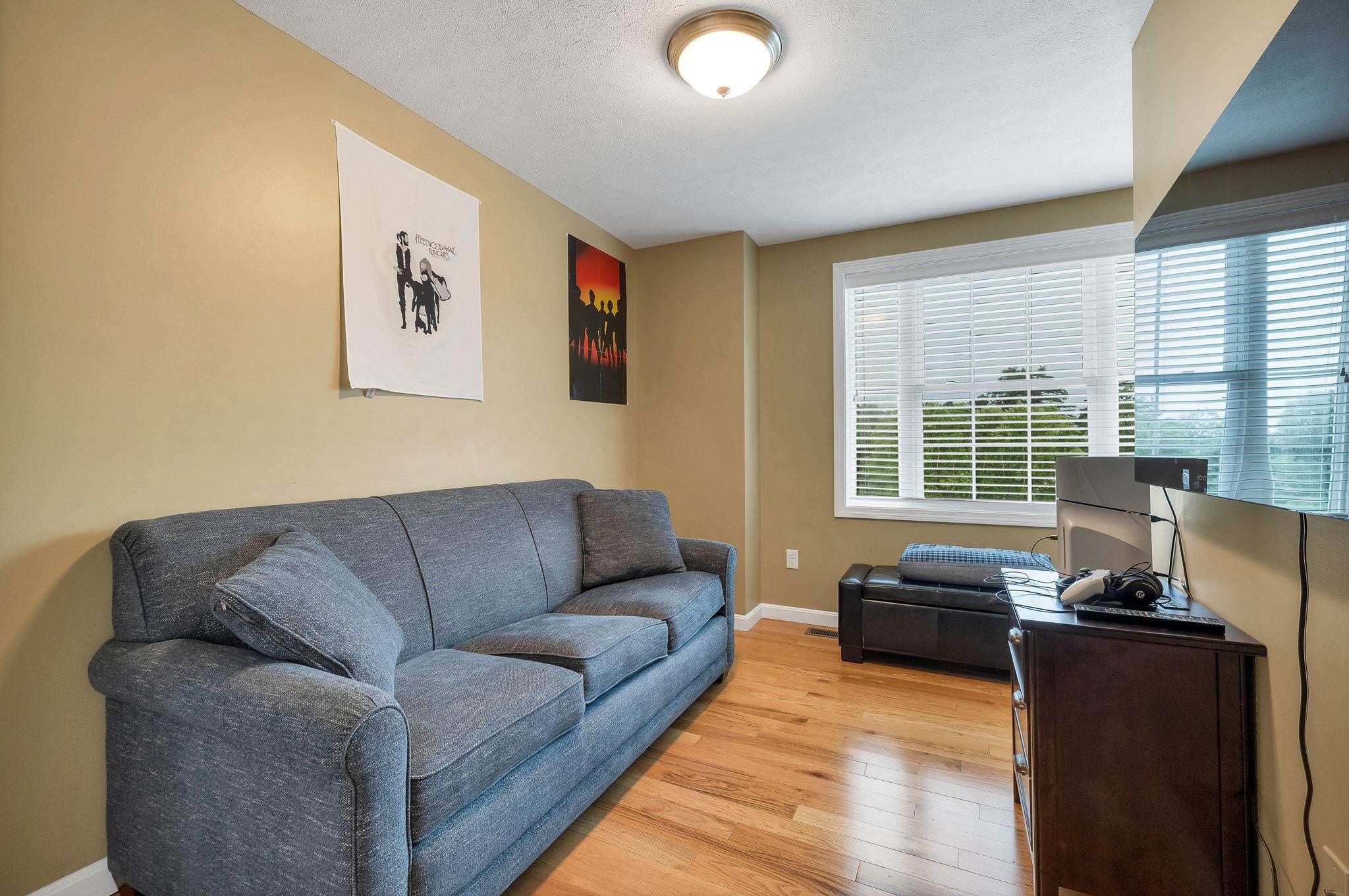 1 Jake Rd, Londonderry, NH 03053
