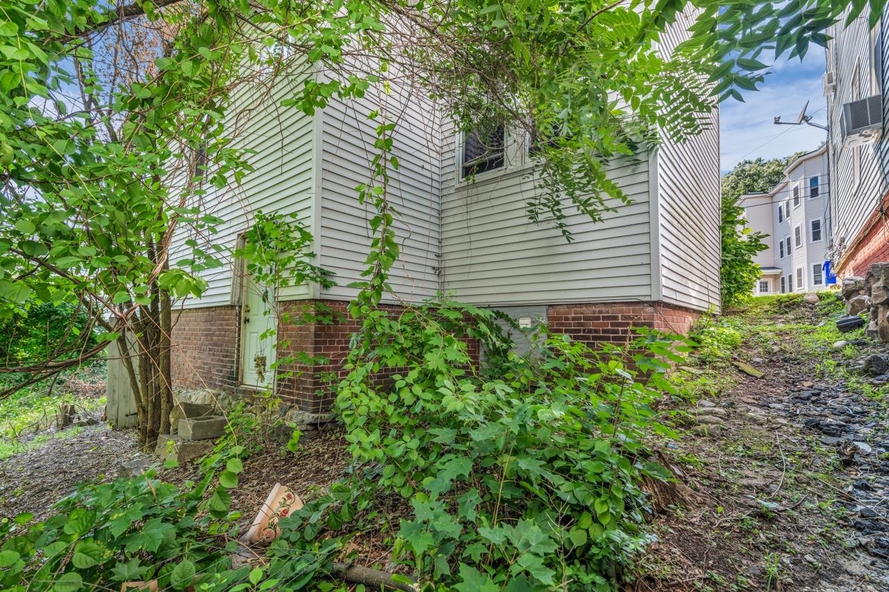 72 B St, Manchester, NH 03102