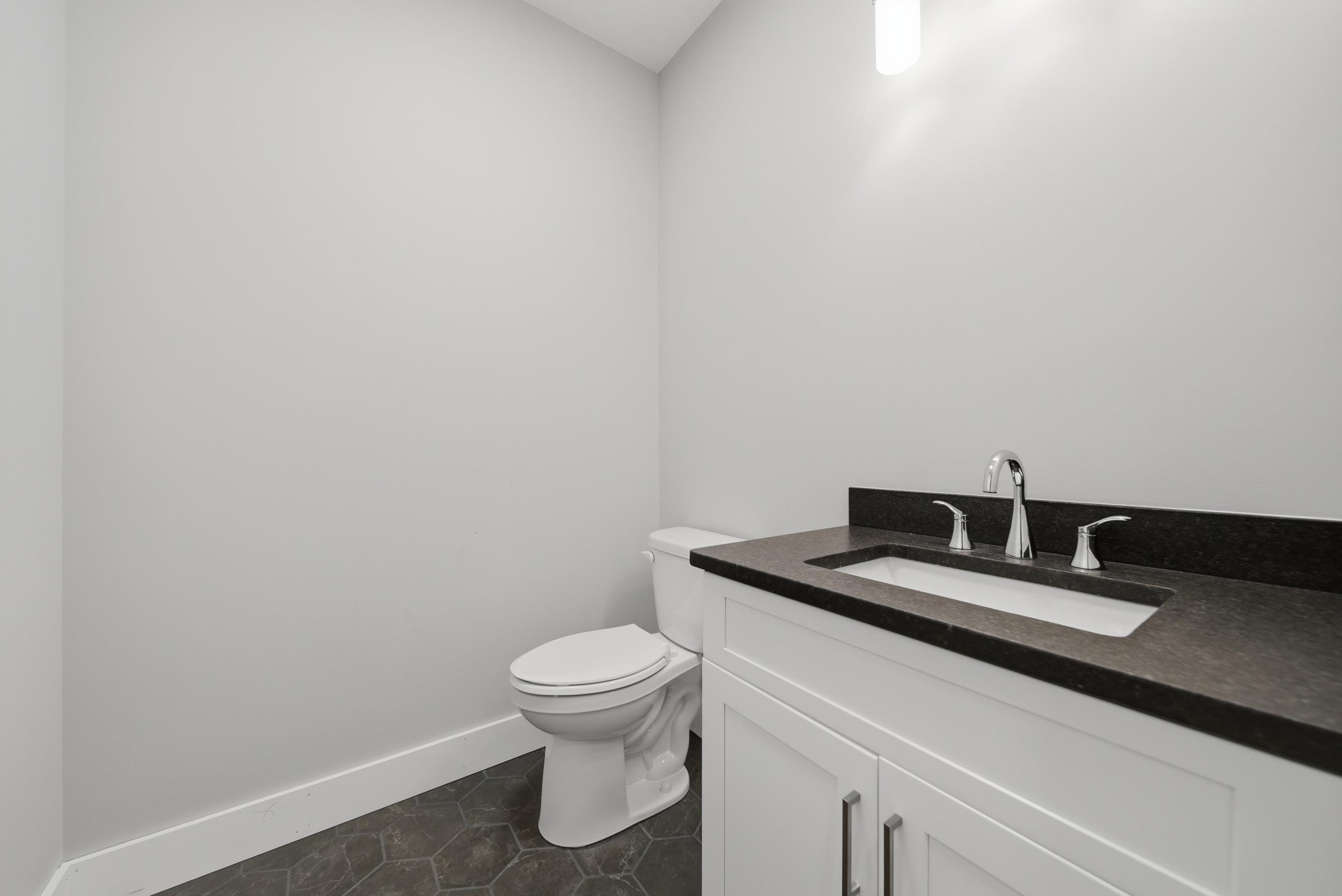 10B Oakland Ridge Rd, Pelham, NH 03076