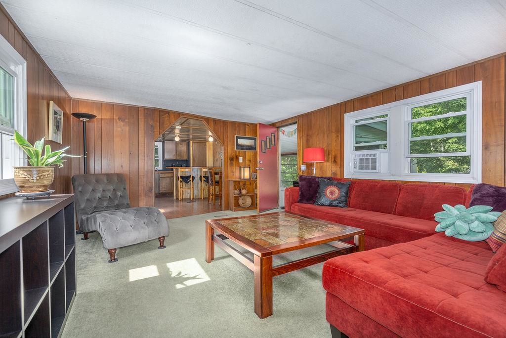 169 Calef Hw, Lee, NH 03861