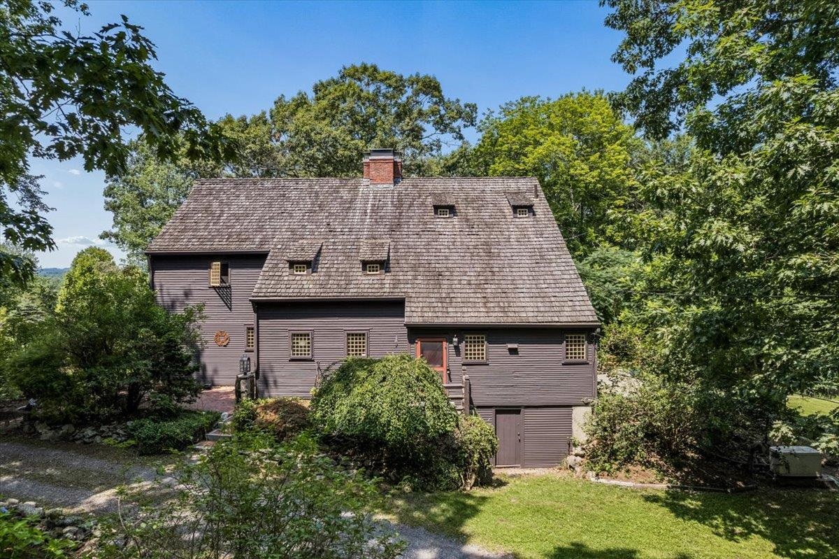 14 Walnut Hill Rd, Amherst, NH 03031