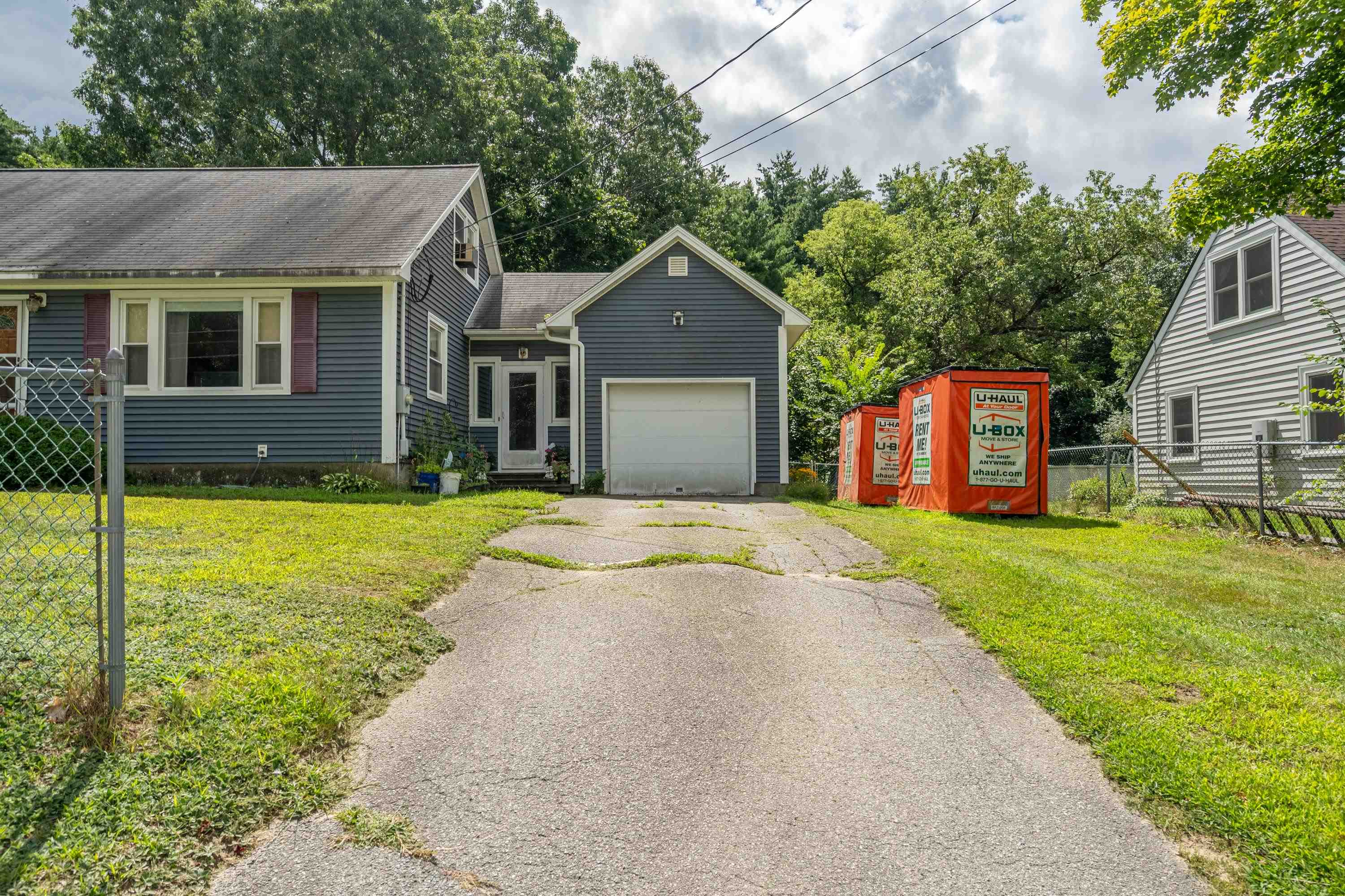 9 Phillips Dr, Hudson, NH 03051