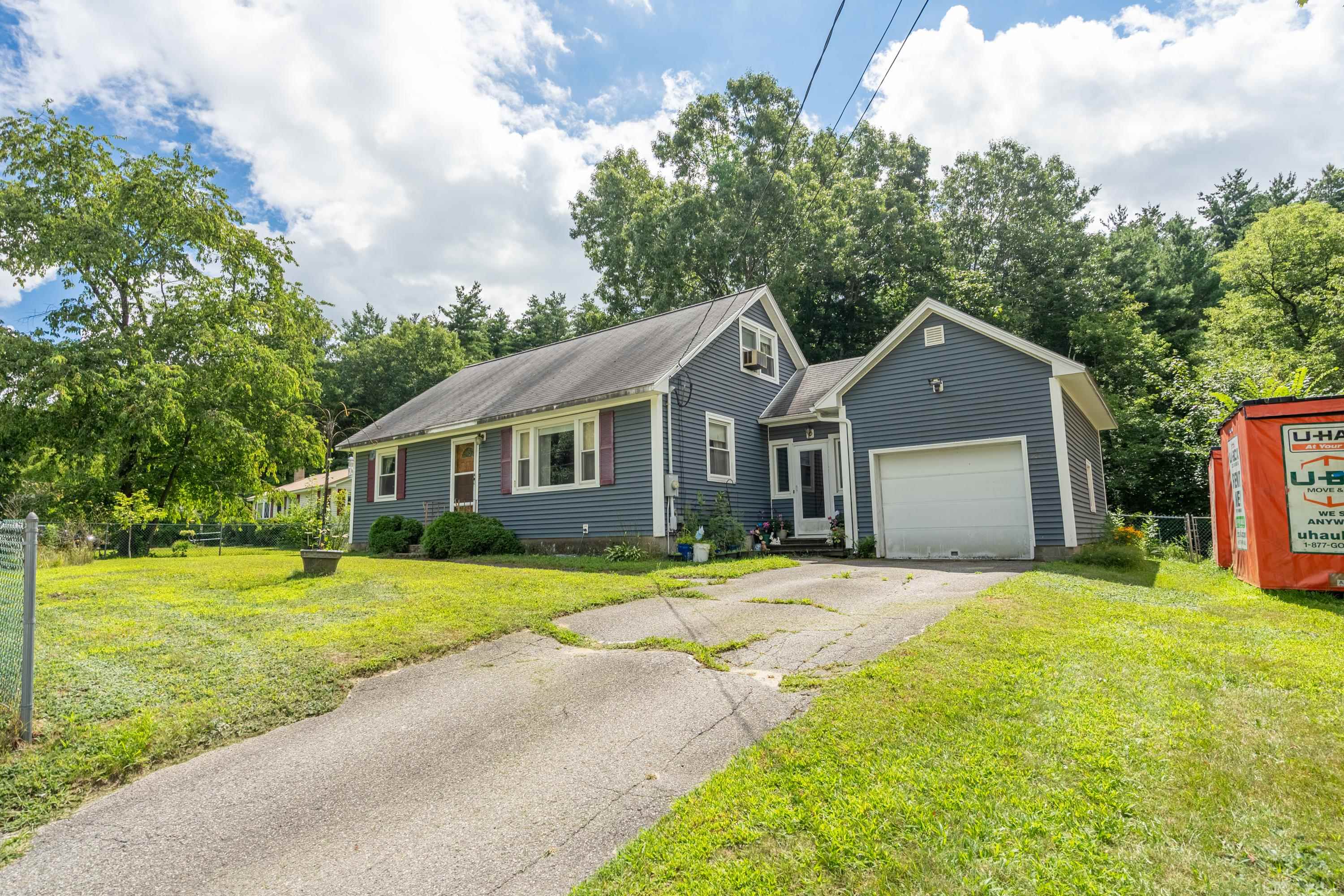 9 Phillips Dr, Hudson, NH 03051