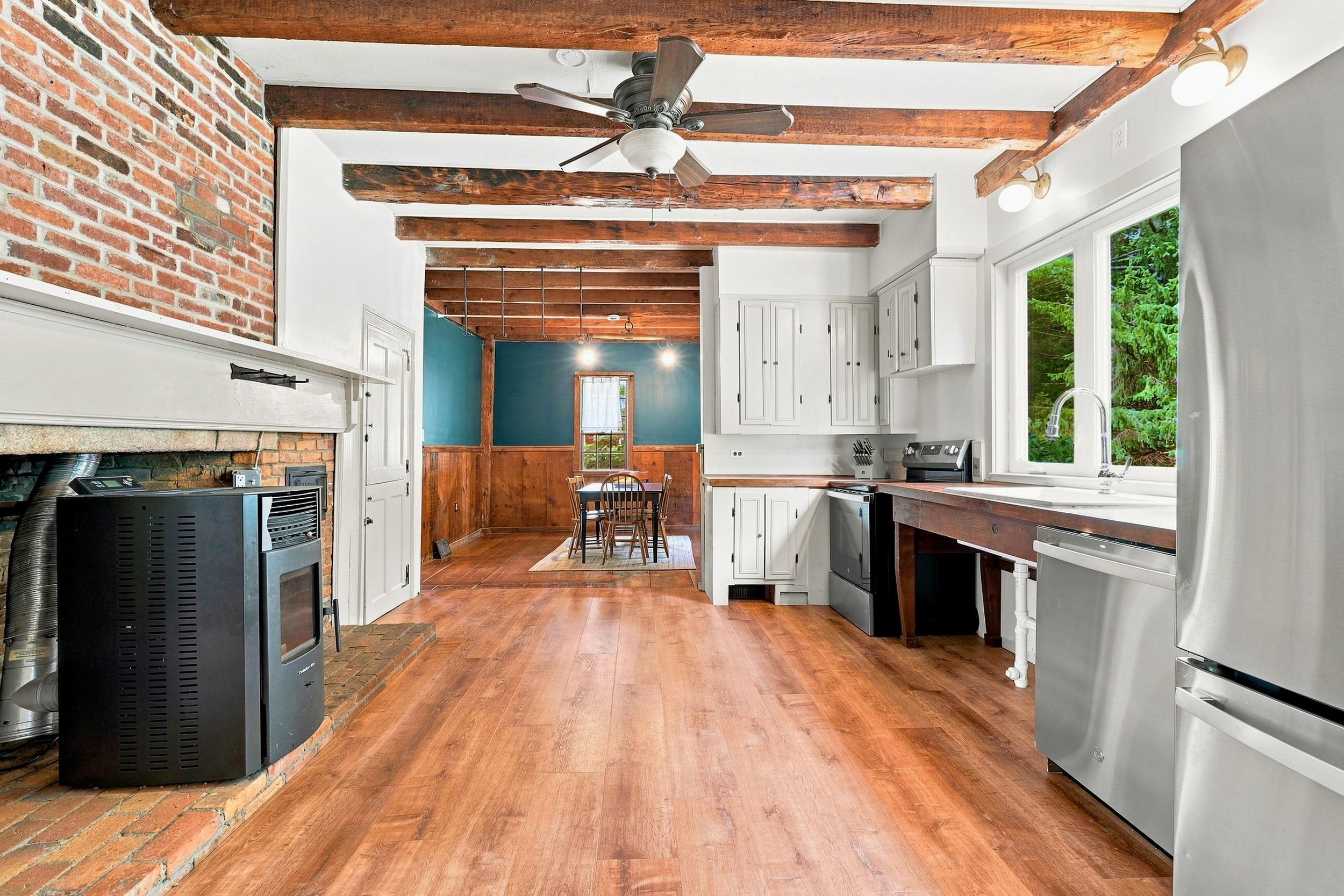 12 Nottingham Rd, Deerfield, NH 03037