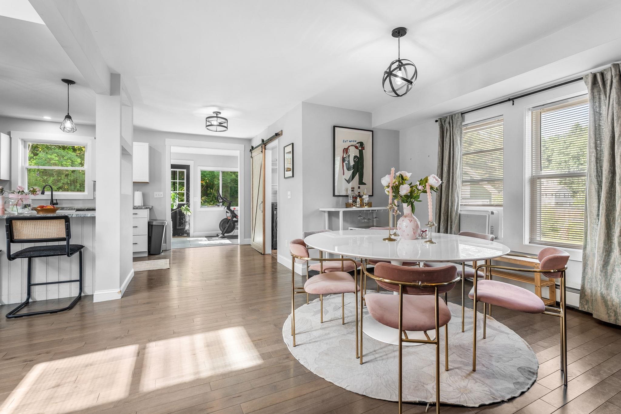 Dedicated Dining Area 25586767