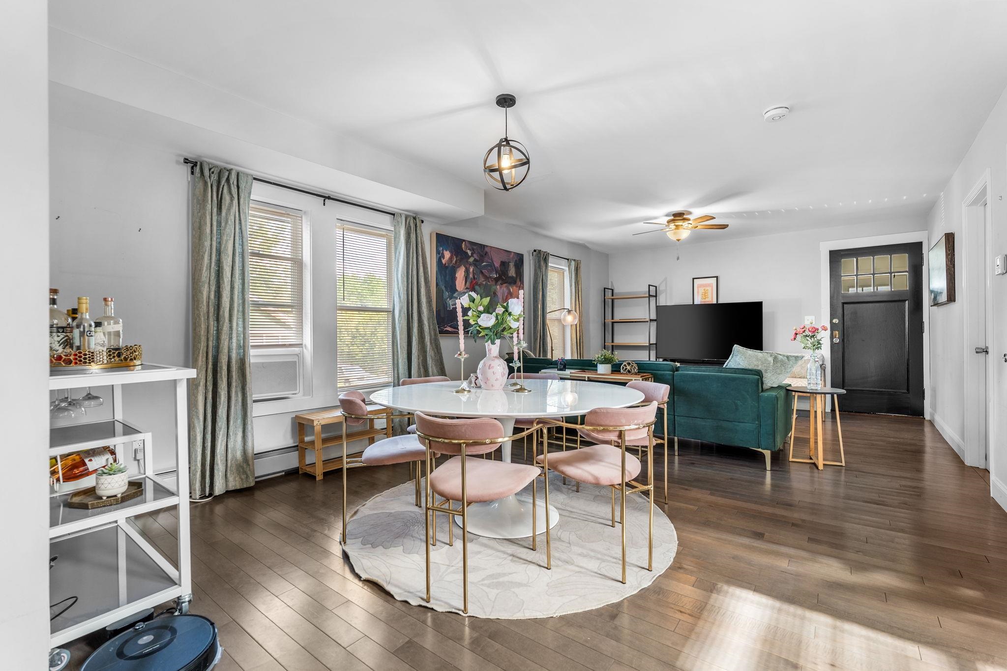 Dedicated Dining Area 25586766