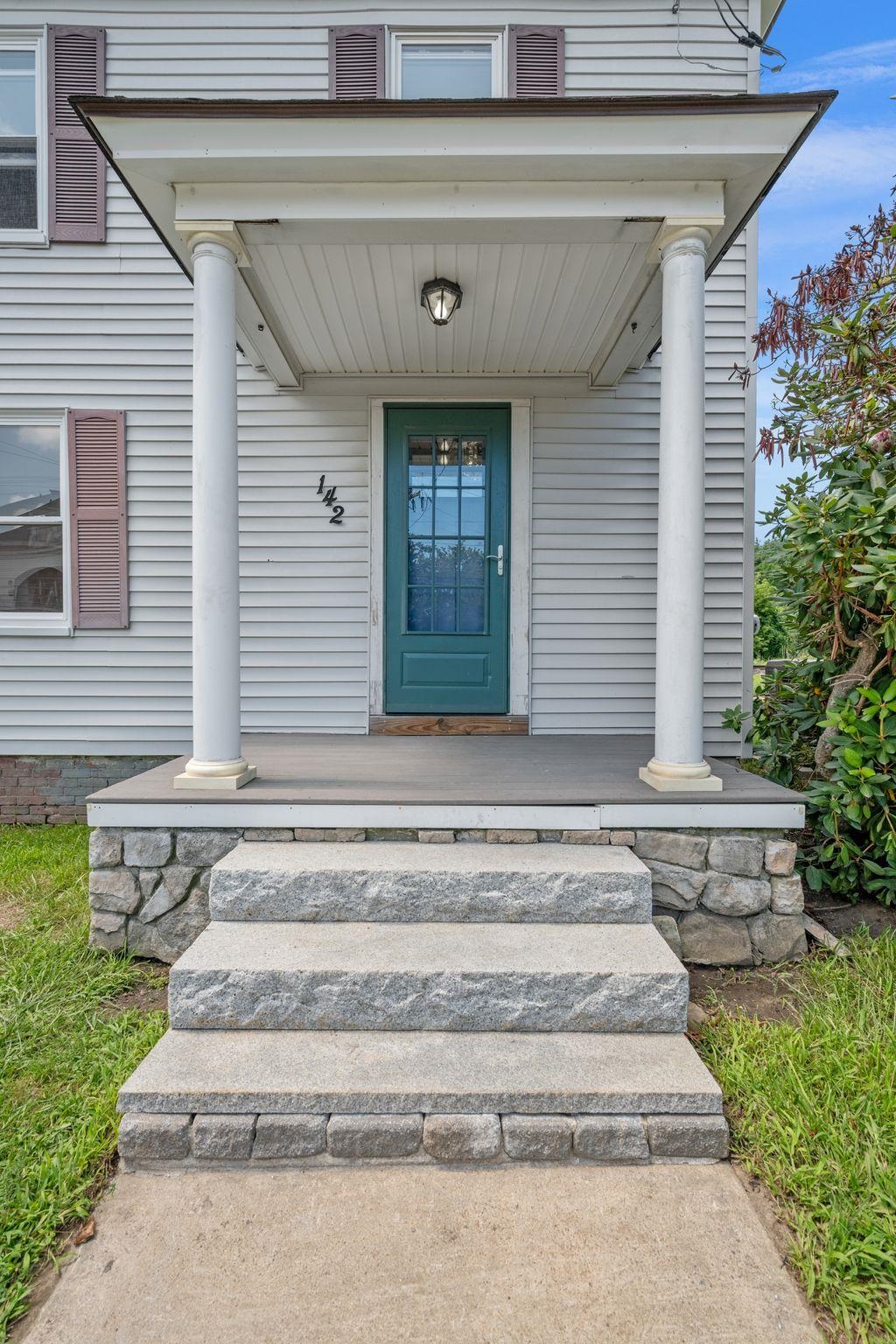 142 Main St, Plaistow, NH 03865