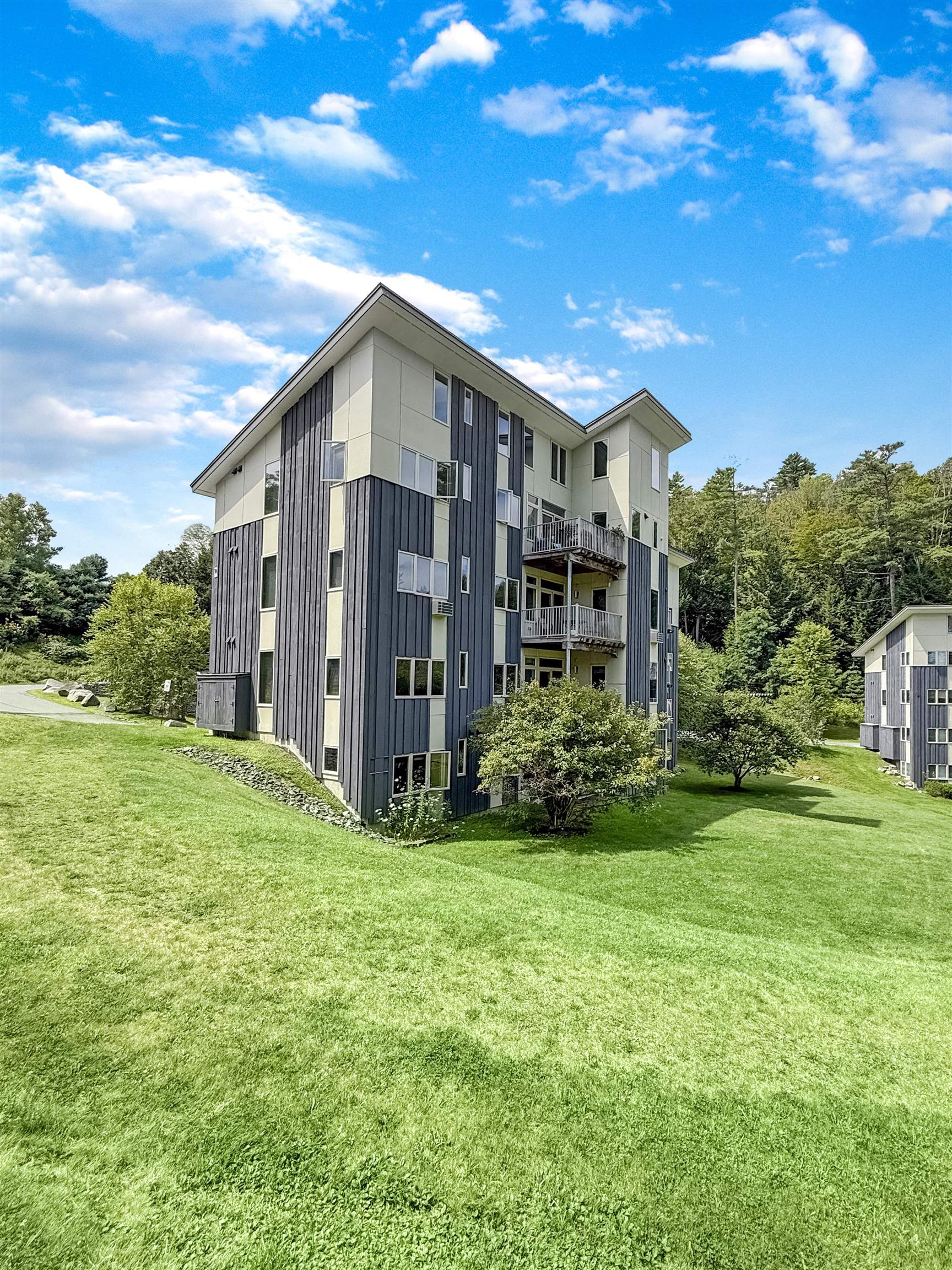 11 Gile Dr #2B, Hanover, NH 03755