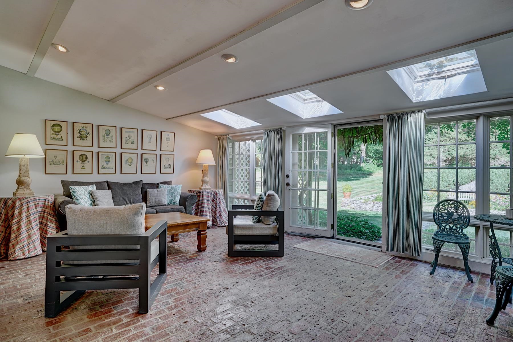 100 Mill Rd, North Hampton, NH 03862