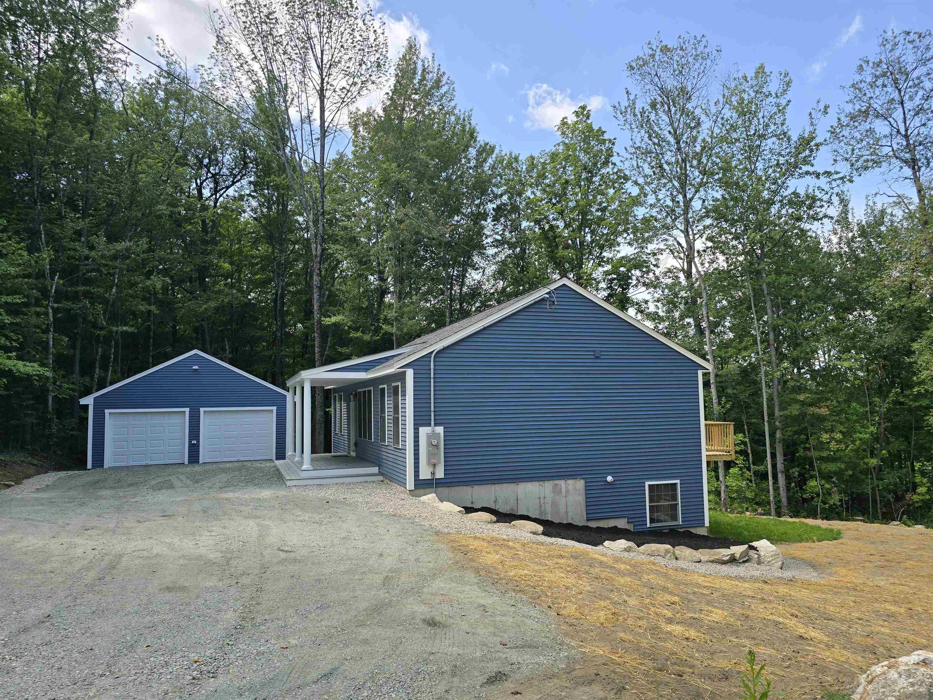 11 Hill St, Newport, NH 03773